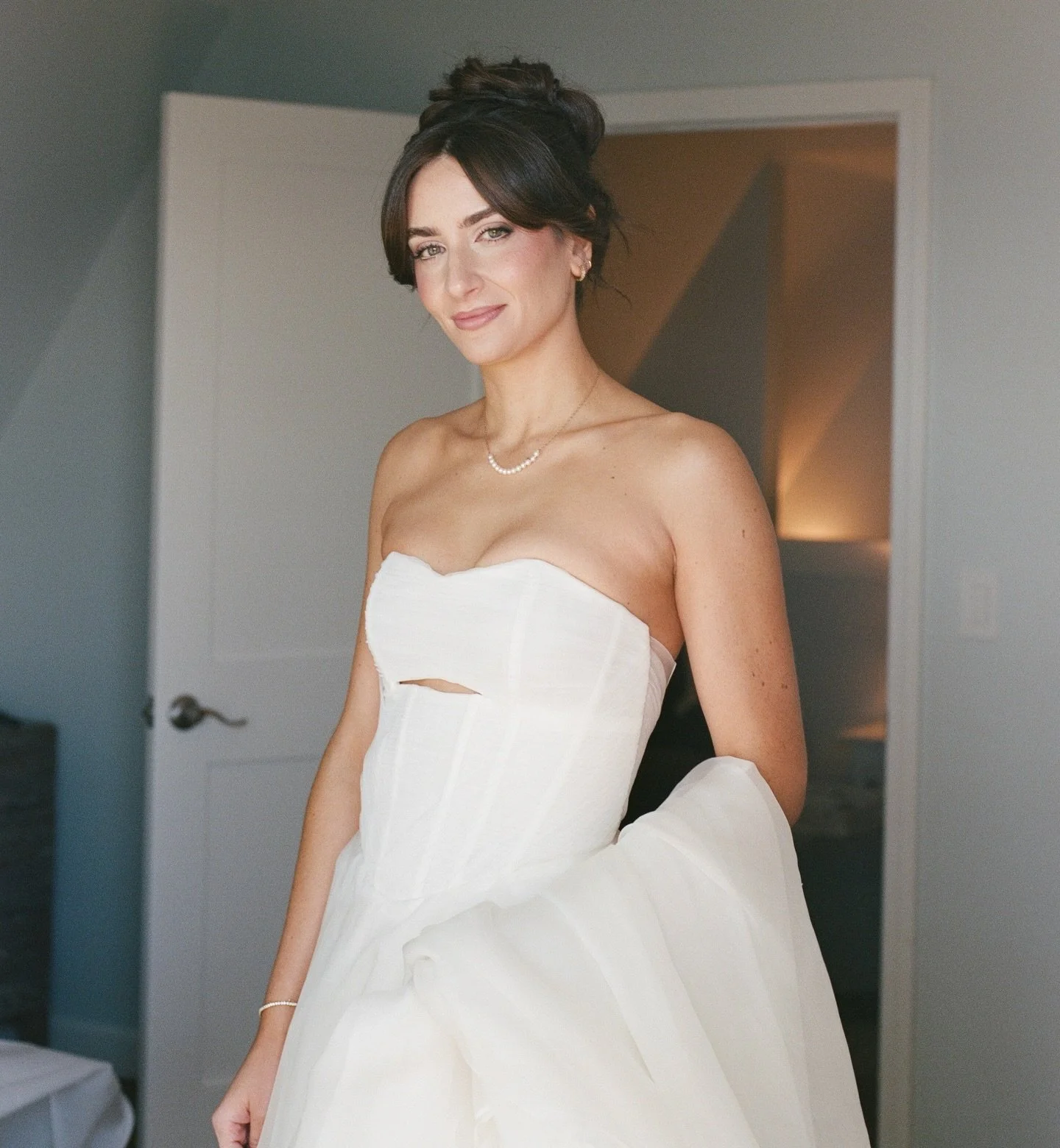 I LOVE that film has made its way back into wedding photography. Makeup by me for Jo &hearts;️

Photo + super 8: @jilliancurrier.photofilm 
Venue: @mounthopefarm 
Video: @momentsbyttte 
Hair: @kaithowardhair 
Floral: @triciaherring 
Dress: @bremelia 