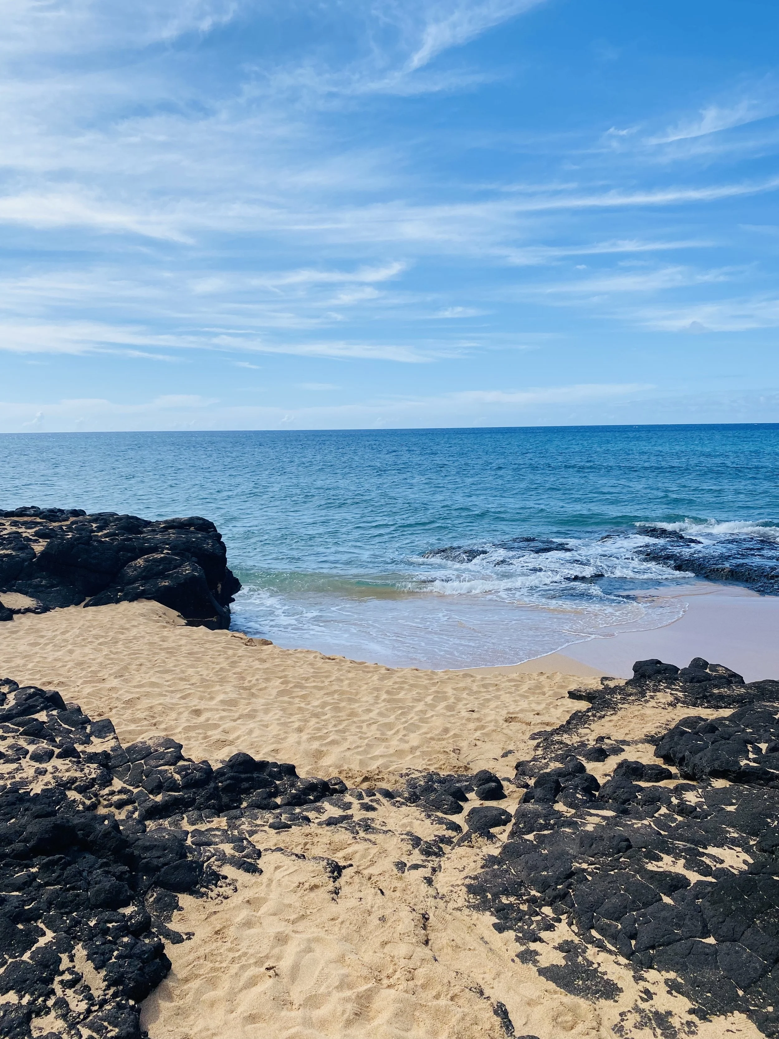 View of a beach with a beautiful blue horizon.