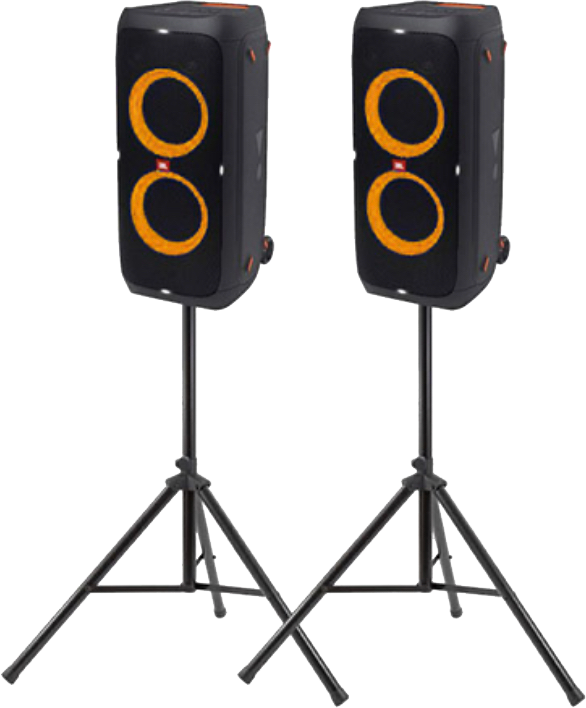 Två stora högtalare på ställningar.