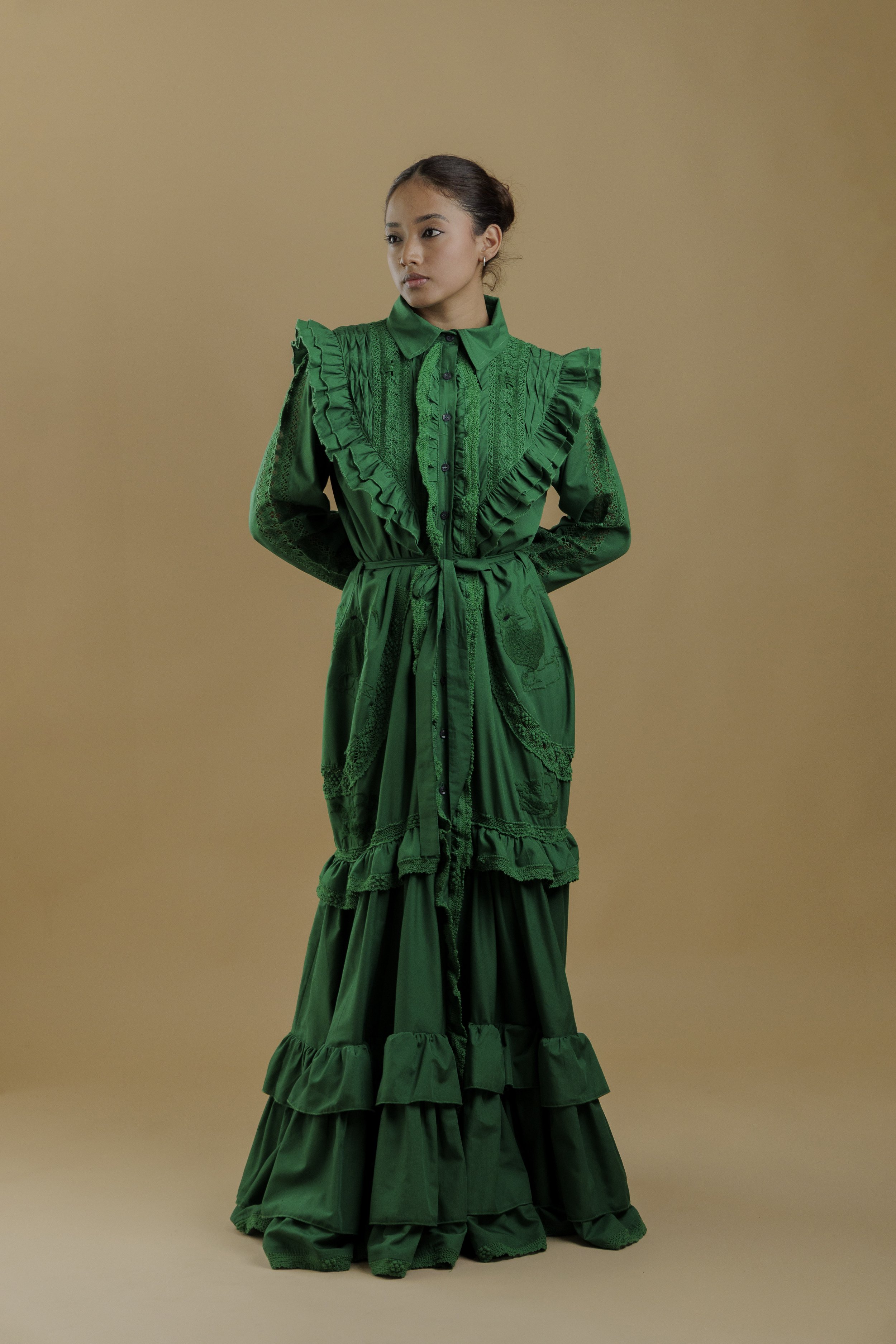 Vestido Suriana Bordado con Gallos