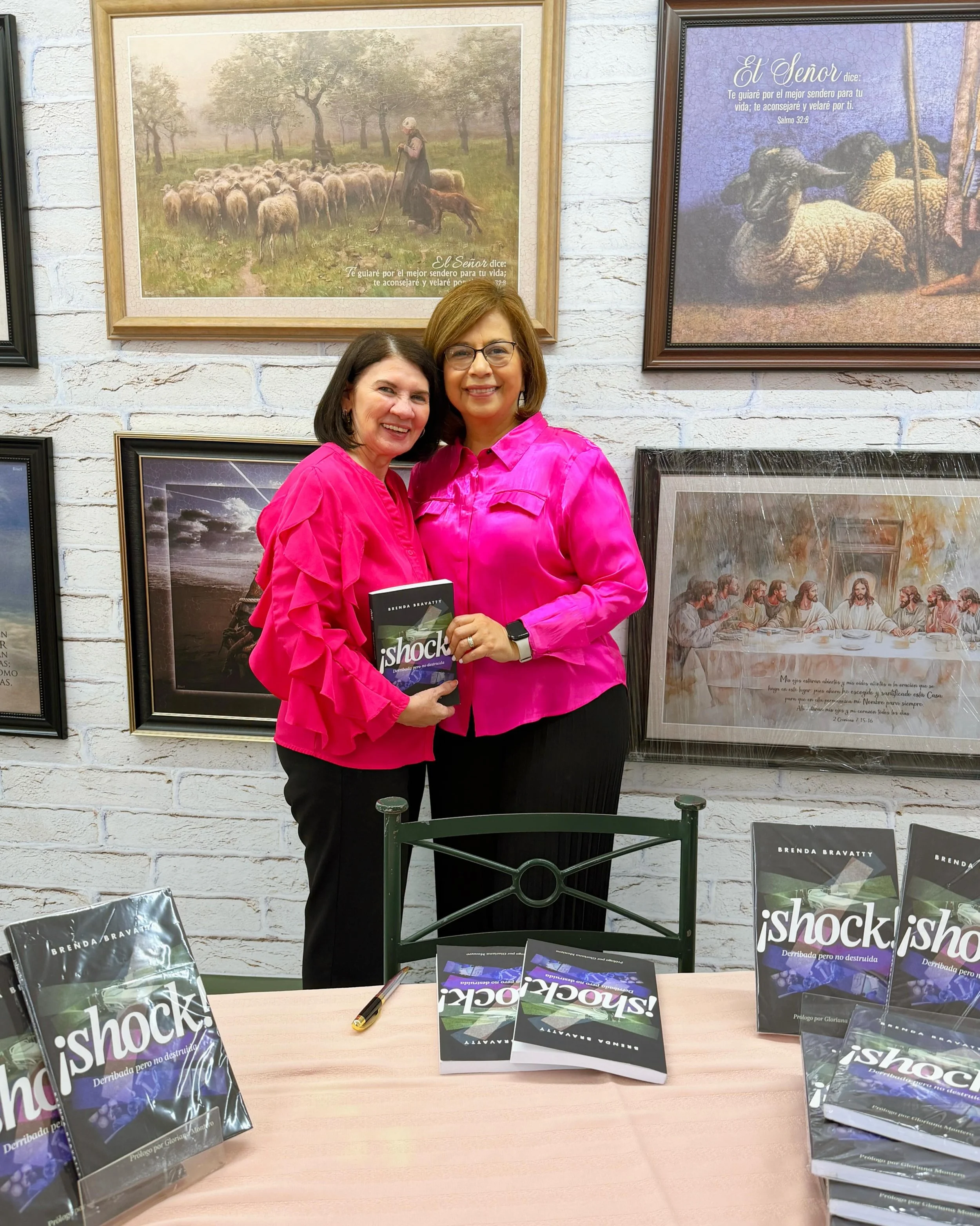 Momentos que se quedan grabados en el coraz&oacute;n...

Recordando este tiempo tan especial en la firma de libros en Bisel Guatemala @libreriabiselgt Un tiempo de escuchar, de compartir historias y de ver c&oacute;mo el mensaje de esperanza y sanida