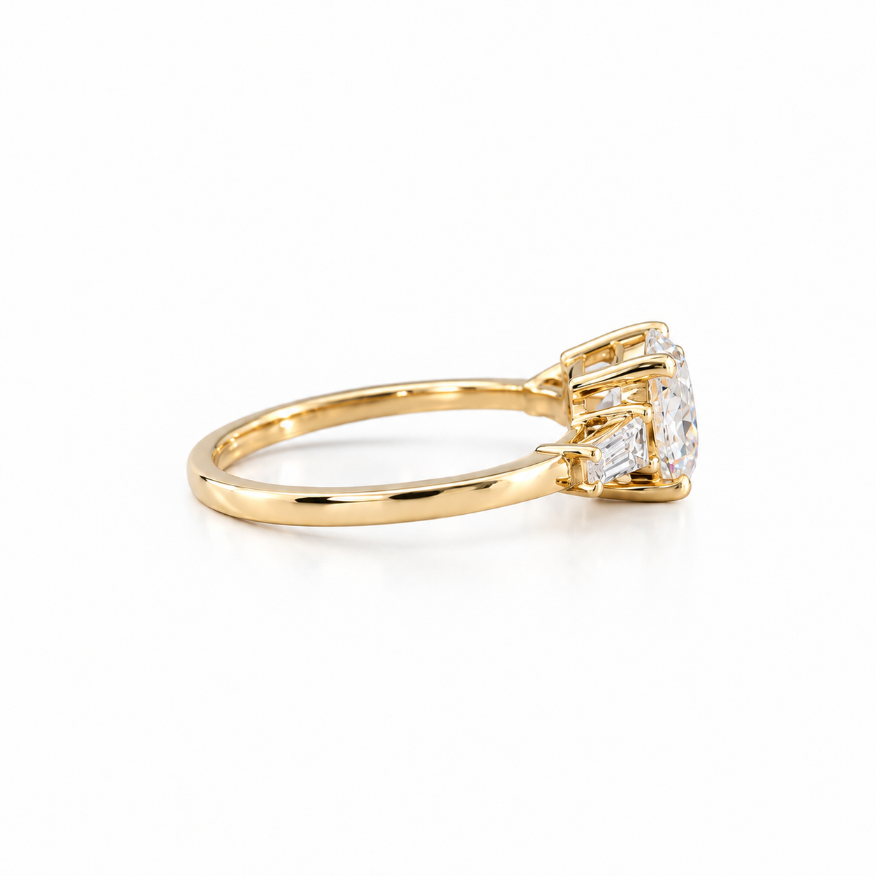 Minimalist+Yellow+Gold+Diamond+Ring.png