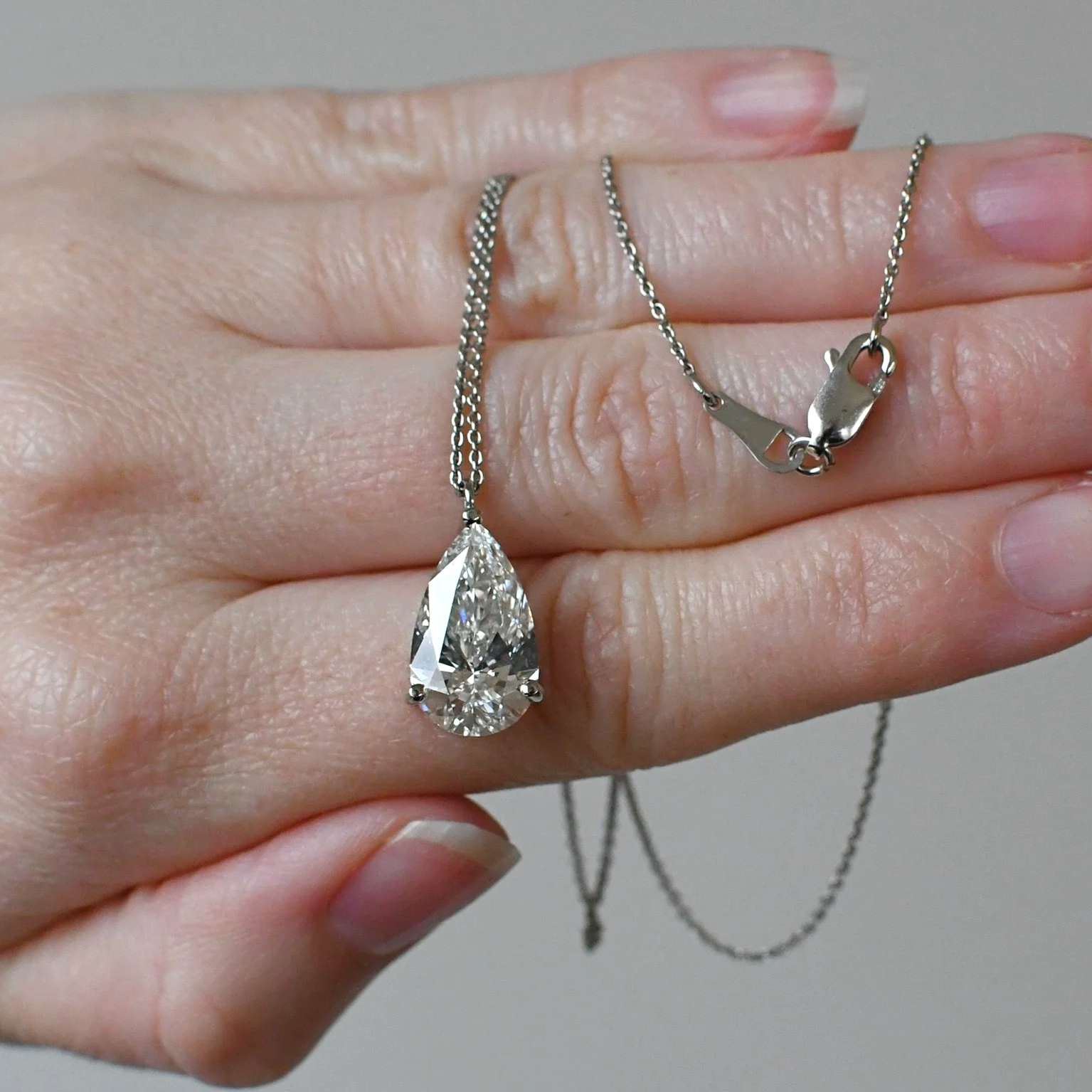 Pear+necklace+lab+diamond.png