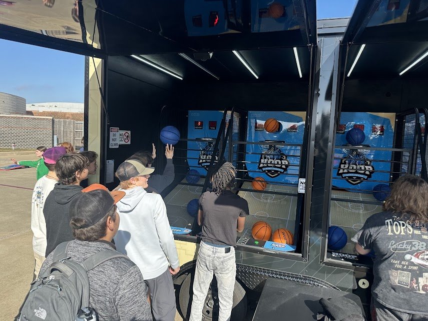 Hoop East Texas: Make Your Thanksgiving Weekend Unforgettable with Arcade Basketball Fun