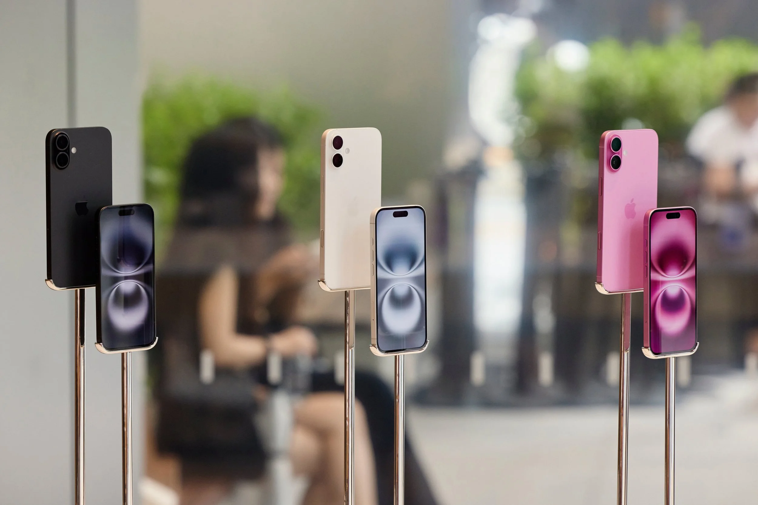 Apple-Myeongdong-Seoul-iPhone-16-lineup-240920.jpg