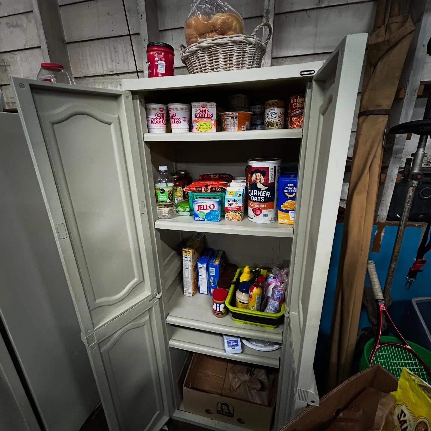 Community connections are making us smile on this TINY HOME TUESDAY! We are grateful that @pafoodbank reached out to us to see how they can help serve people living at the Touchstone Campus. 

Because our residents prepare their own meals the food ba