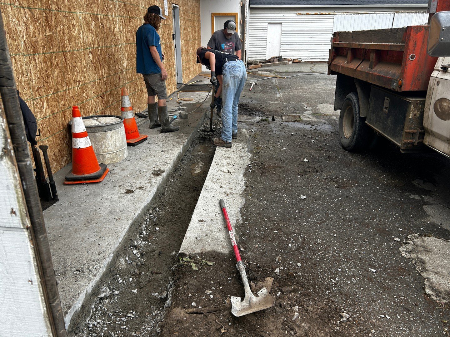 We told you it was going to get a bit messier🫪 This TINY HOME TUESDAY project is one of the last major structural updates to our common facility building. 

Foundation work is so critical for everything built on top of it - both literally and figura