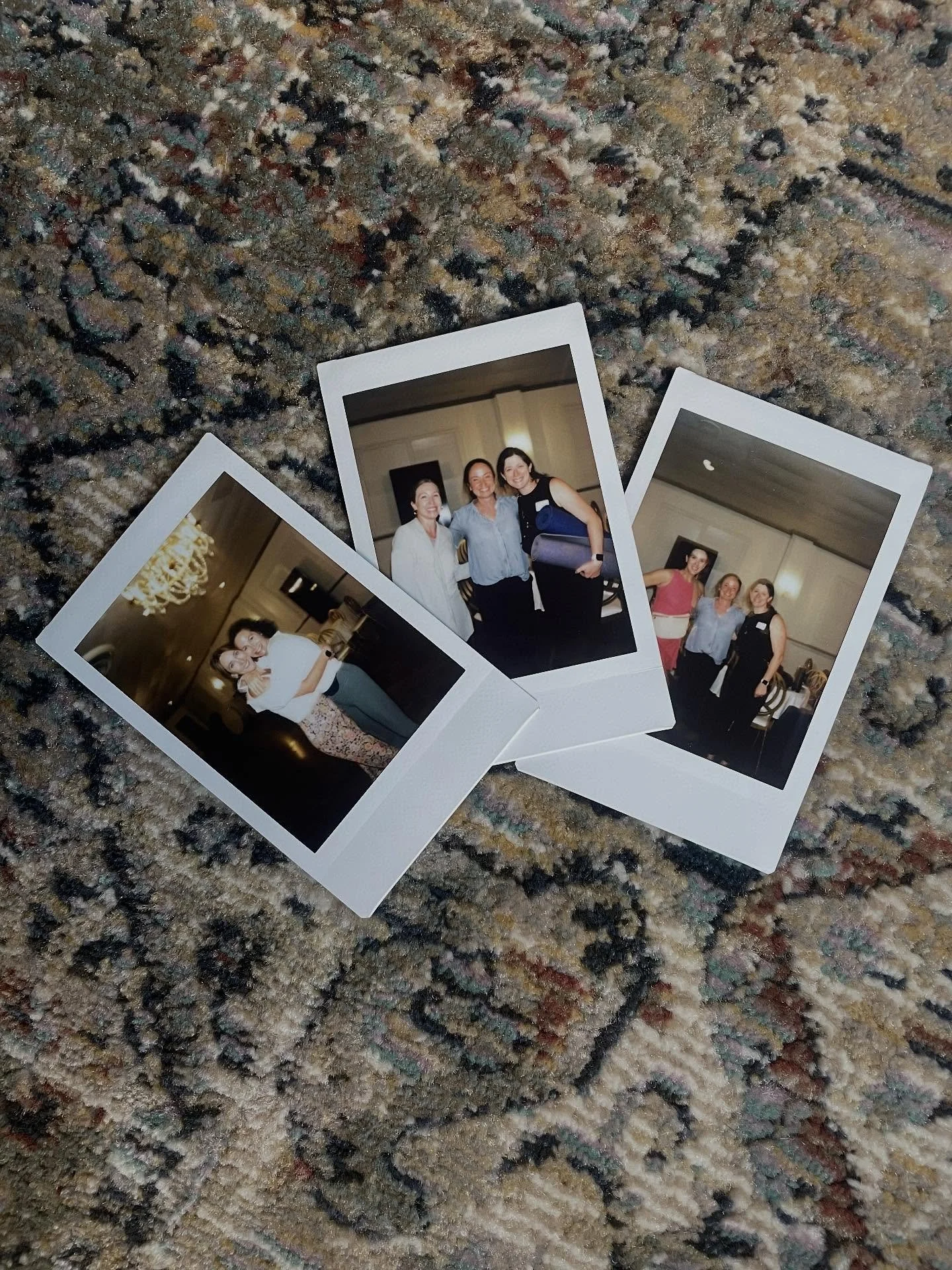 📸 The only photos from our first pop-up. Clearly I need a social media strategist 😂
✨ It doesn't matter though. What we lack in "ig worthy" evidence we made up for in presence and intention. 
🌸 On Tuesday evening, 20ish women put their