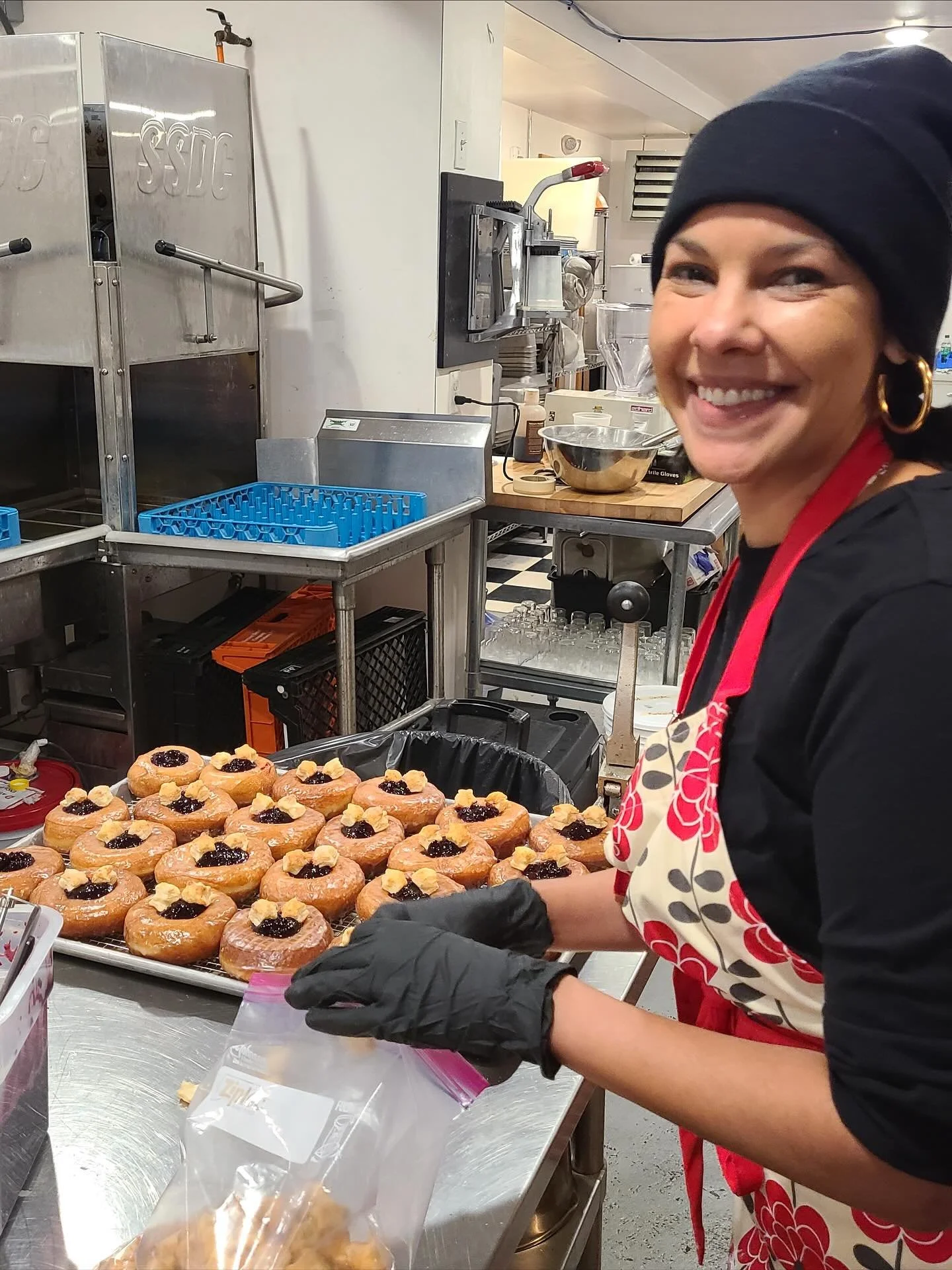 Thank you to everyone who showed up to our pop-up yesterday. Also a big thanks to a new friend who was a great help in the kitchen! We are so grateful for all of your continued support. 🍩💜 Stay tuned for details on the next one!

#themermaidcollect