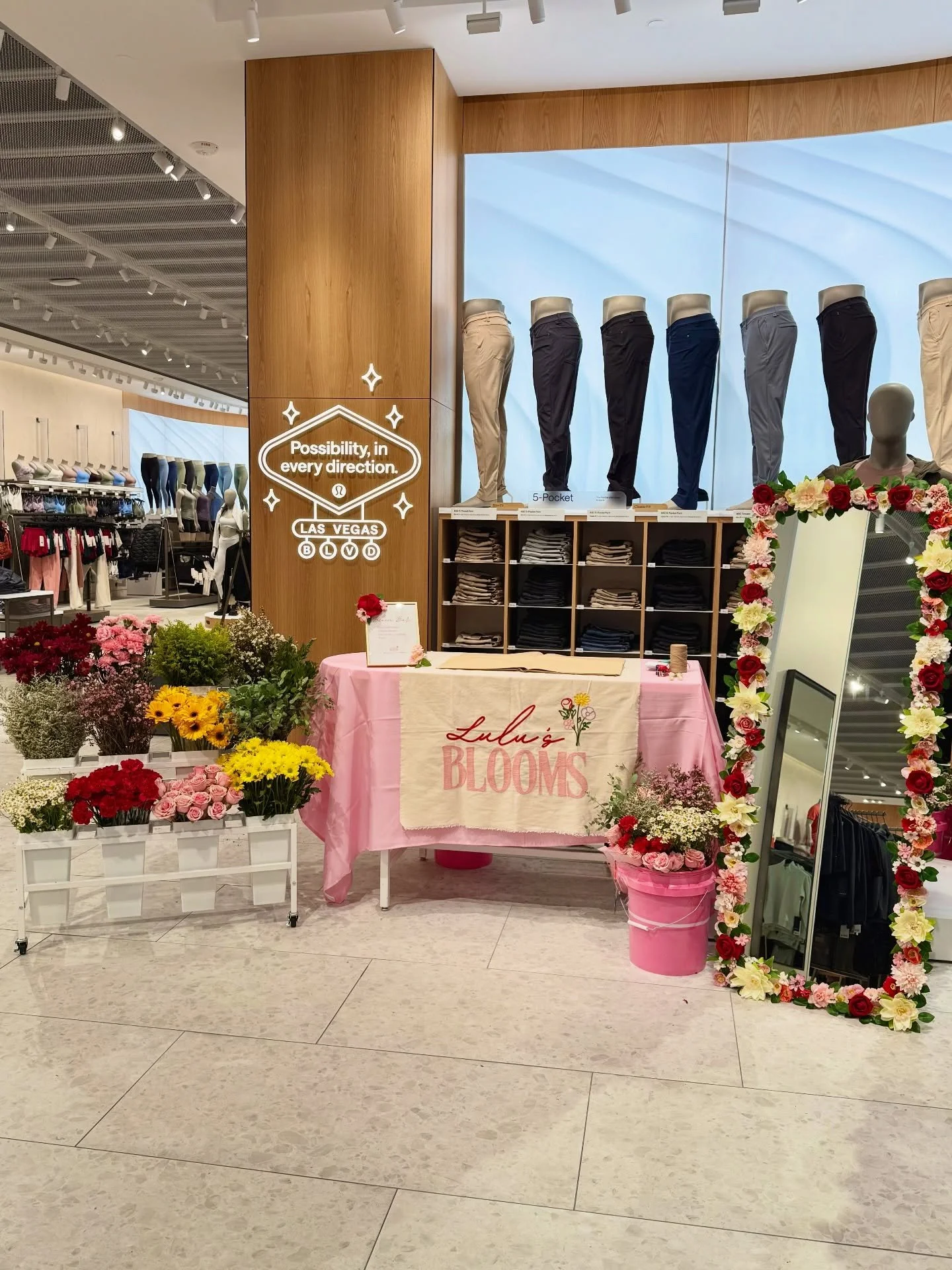 Today&rsquo;s Bloom Bar setup for @fleekygirlclub x @lululemon 🌾💐

#lulusblooms #bloombar #lasvegas #florist