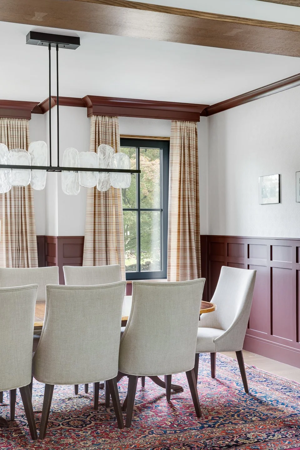 Best general contractor, home builder, and home remodeler on the Northshore in Andover, Massachusetts (MA), developed this modern energy efficient dining room.