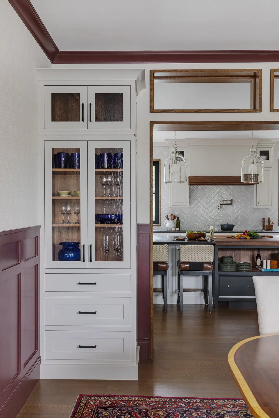 Best general contractor, home builder, and home remodeler on the Northshore in Andover, Massachusetts (MA), developed this modern energy efficient kitchen and dining room. 
