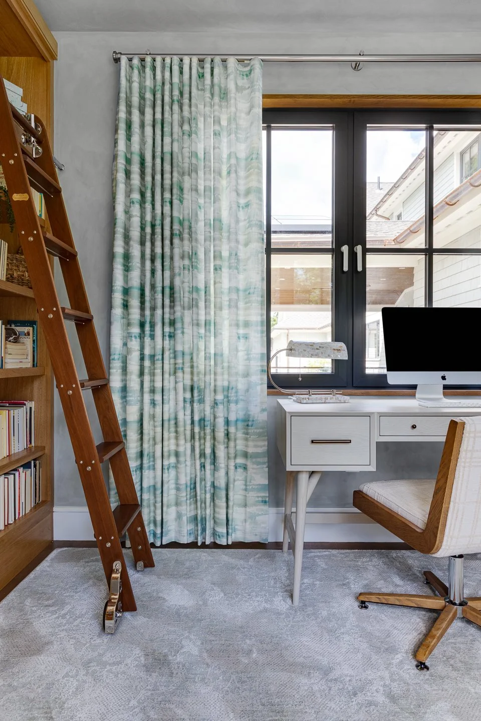 Best general contractor, home builder, and home remodeler on the Northshore in Andover, Massachusetts (MA), developed this modern home office library.