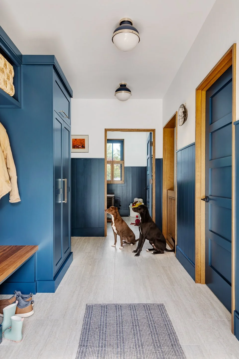 Best general contractor, home builder, and home remodeler on the Northshore in Andover, Massachusetts (MA), developed this modern mudroom and custom washroom for dogs and pets.