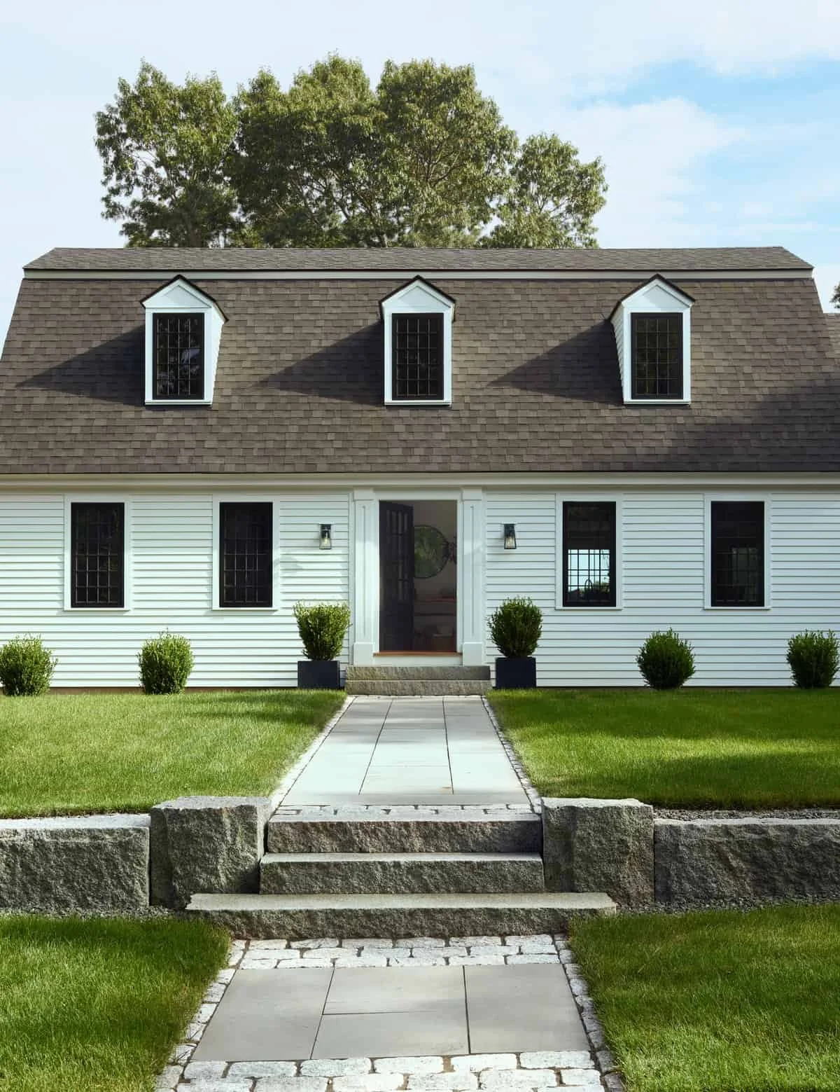BOXFORD NEW ENGLAND MODERN FARMHOUSE | PRISM GOLD AWARD