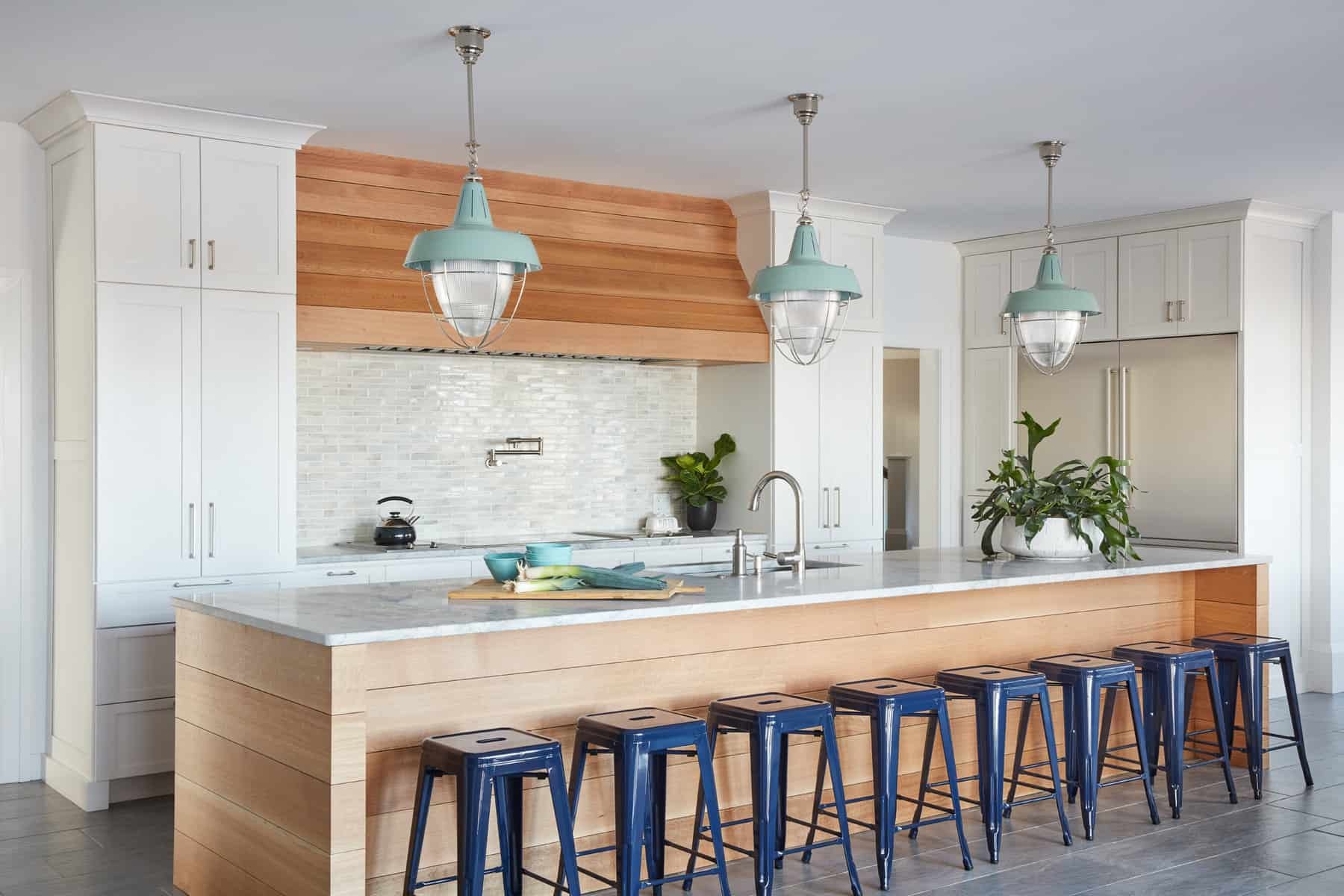 AWARD-WINNING TRANSITIONAL KITCHEN | PRISM SILVER AWARD