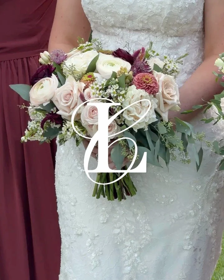 Small moments from the wedding of the Williamses. 

🕯️🌿🪞🦢

Intimate, fleeting, and quietly unforgettable.

#weddingcontentcreator #weddingcontent #weddingcontentcreation #contentcreator #2026bride