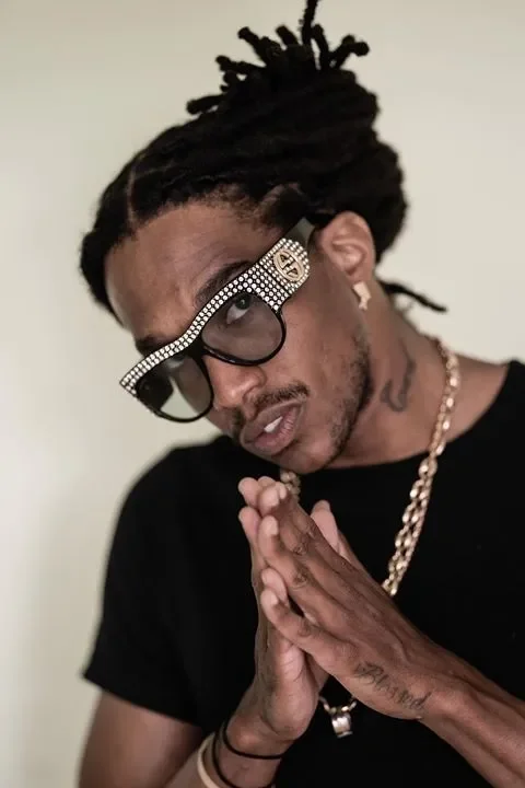  Featuring Artist of the Month: SixaMillion