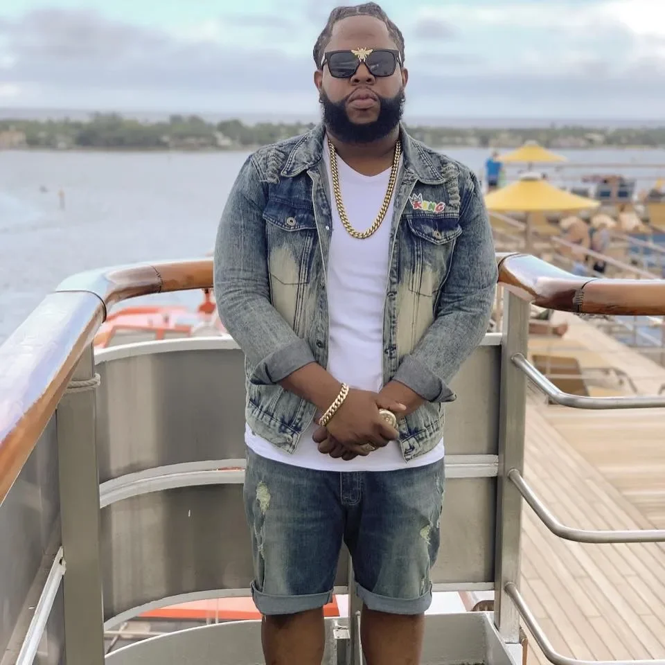  Mic Love spreads some joy during a stressful time