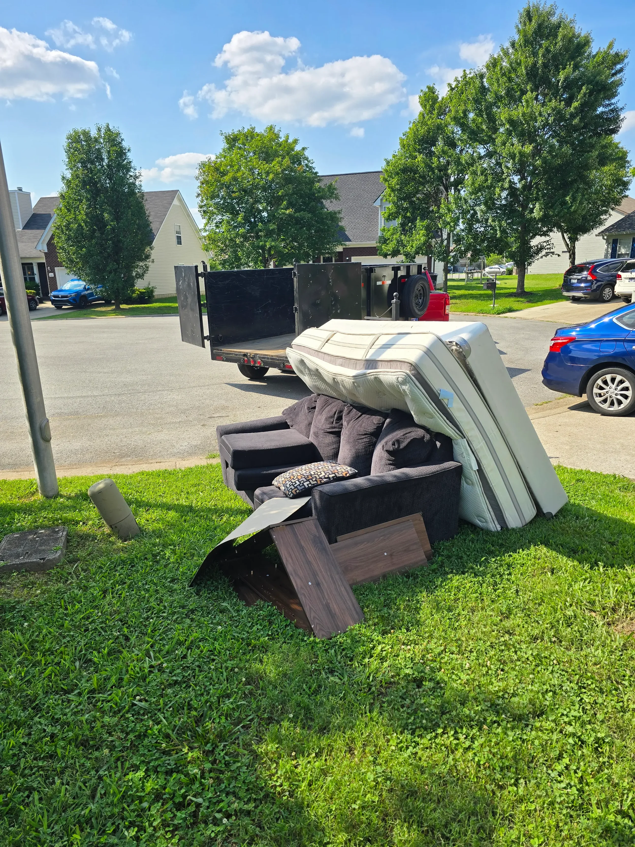Mattress and furniture removal at a home in Murfreesboro, TN