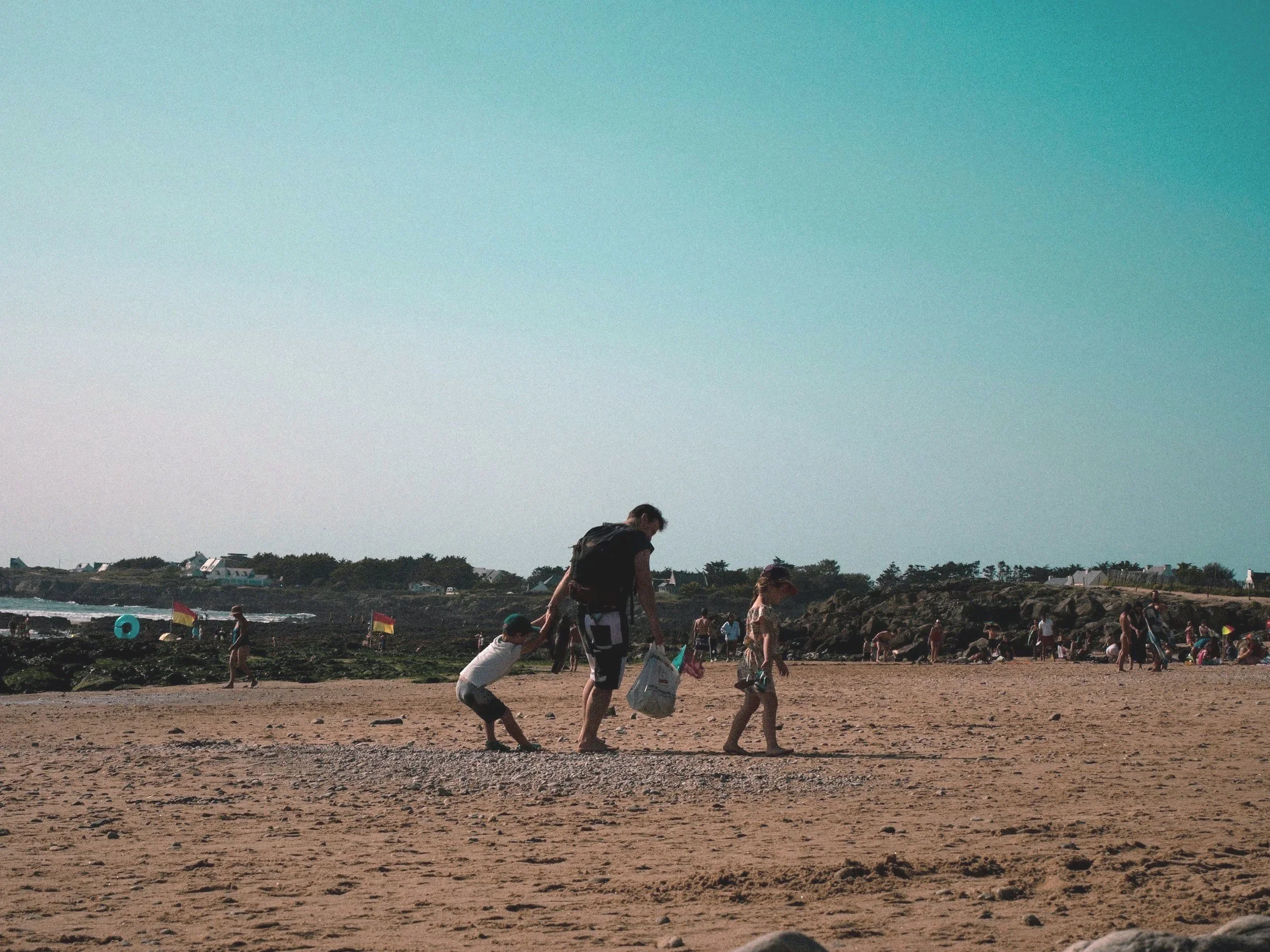 People enjoying a day at the beach. Online therapy for parents in California.