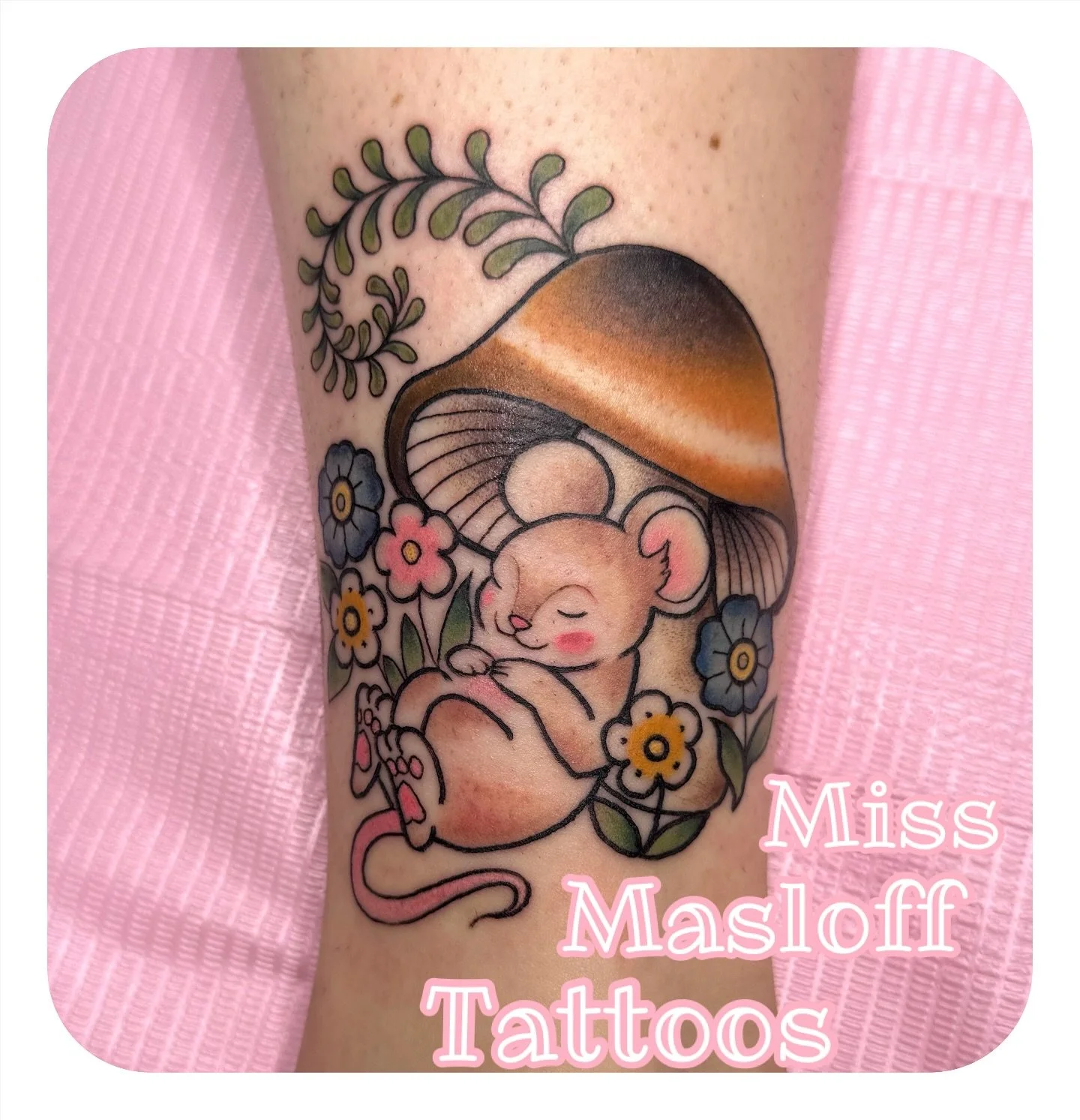 🍄&zwj;🟫 sleepytime mousey 🍄&zwj;🟫
I was so happy to finally tattoo one of these lil mouseys from my hibernation flash sheet back from January ! I&rsquo;m always happy to design something custom inspired by flash as well! Currently booking for Oct
