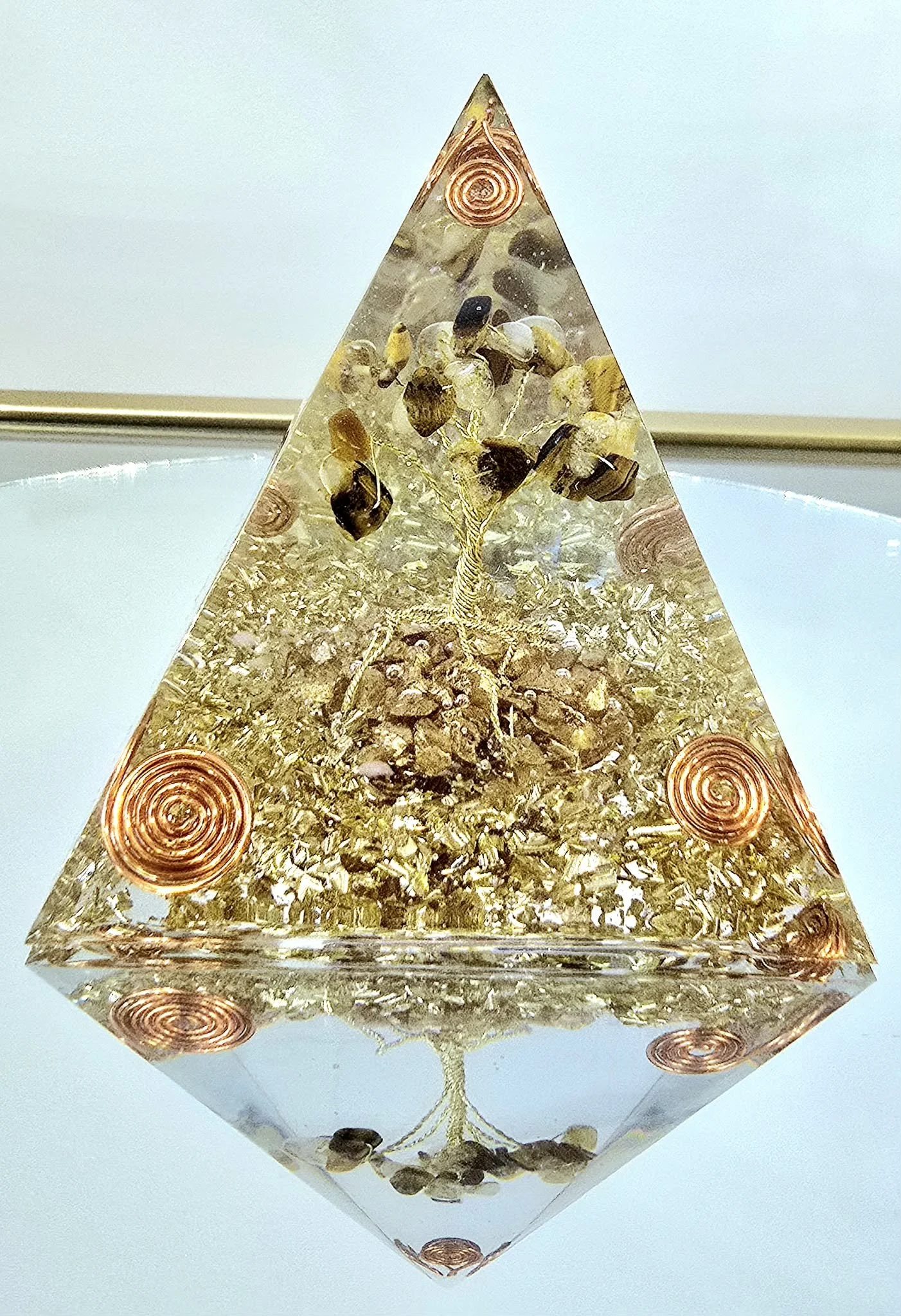 PYRAMIDE-ORGONITE-ARBRE-DE-VIE-D-OEIL-DE-TIGRE-ET-CITRINE-CREATION-COCO-FAZETTE.jpg