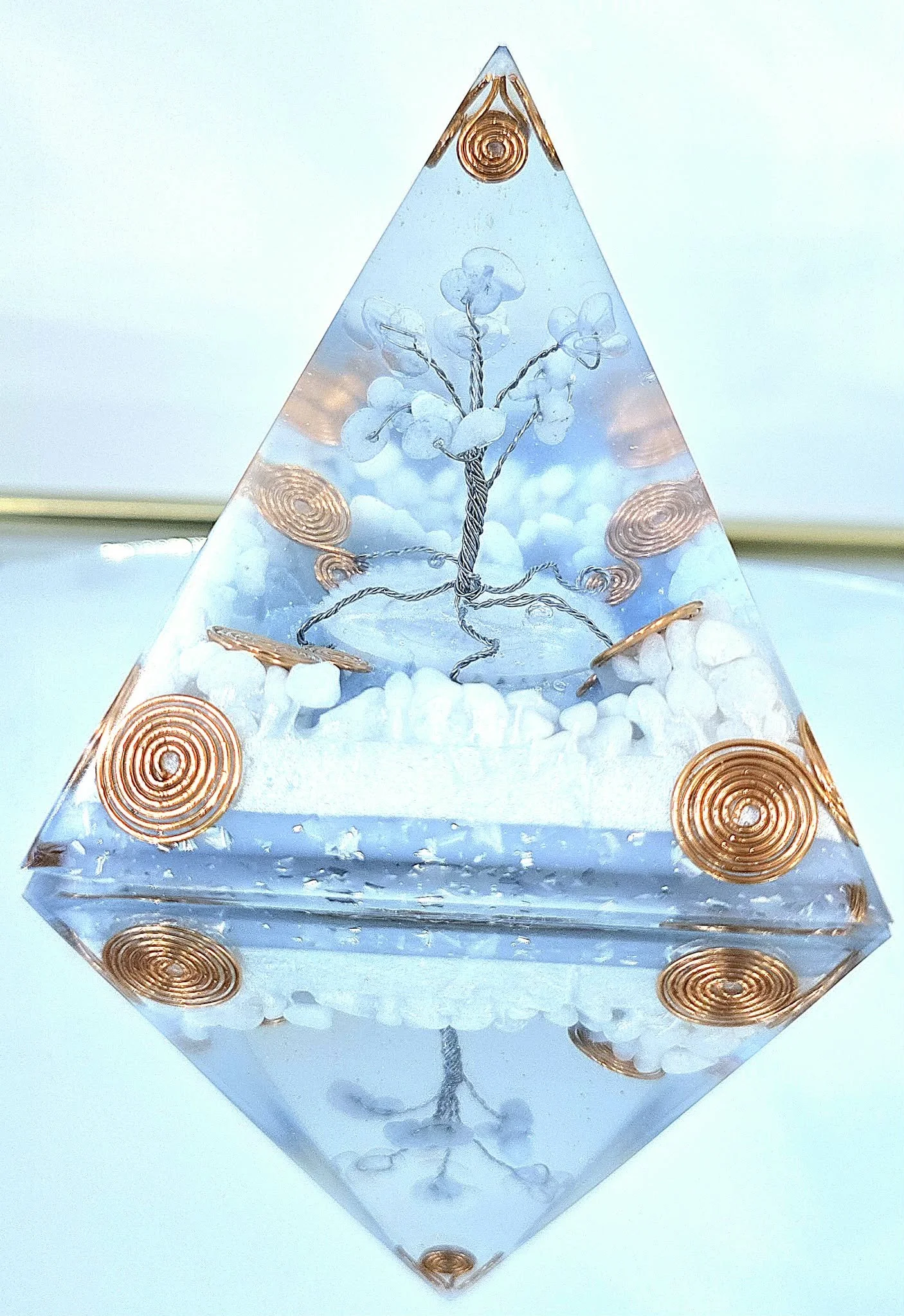 PYRAMIDE-ORGONITE-ARBRE-DE-VIE-D-AIGUE-MARINE-ET-OPALE-CREATION-COCO-FAZETTE.jpg