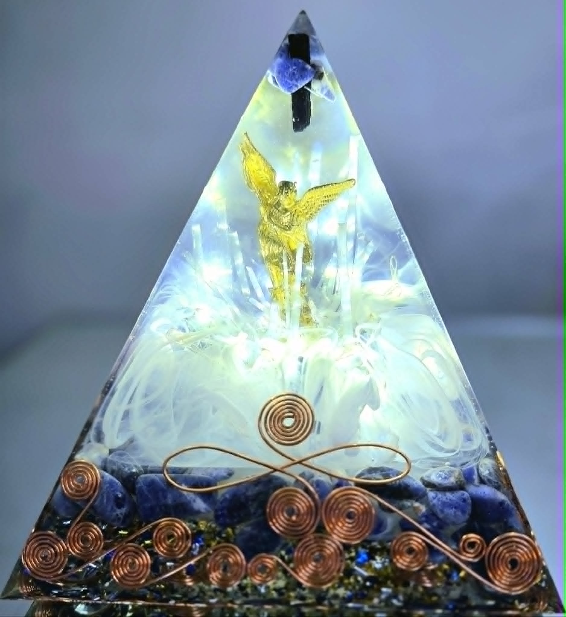 archange, tourmaline, lapis et sélénite illuminée par COCO Fazette.jpg