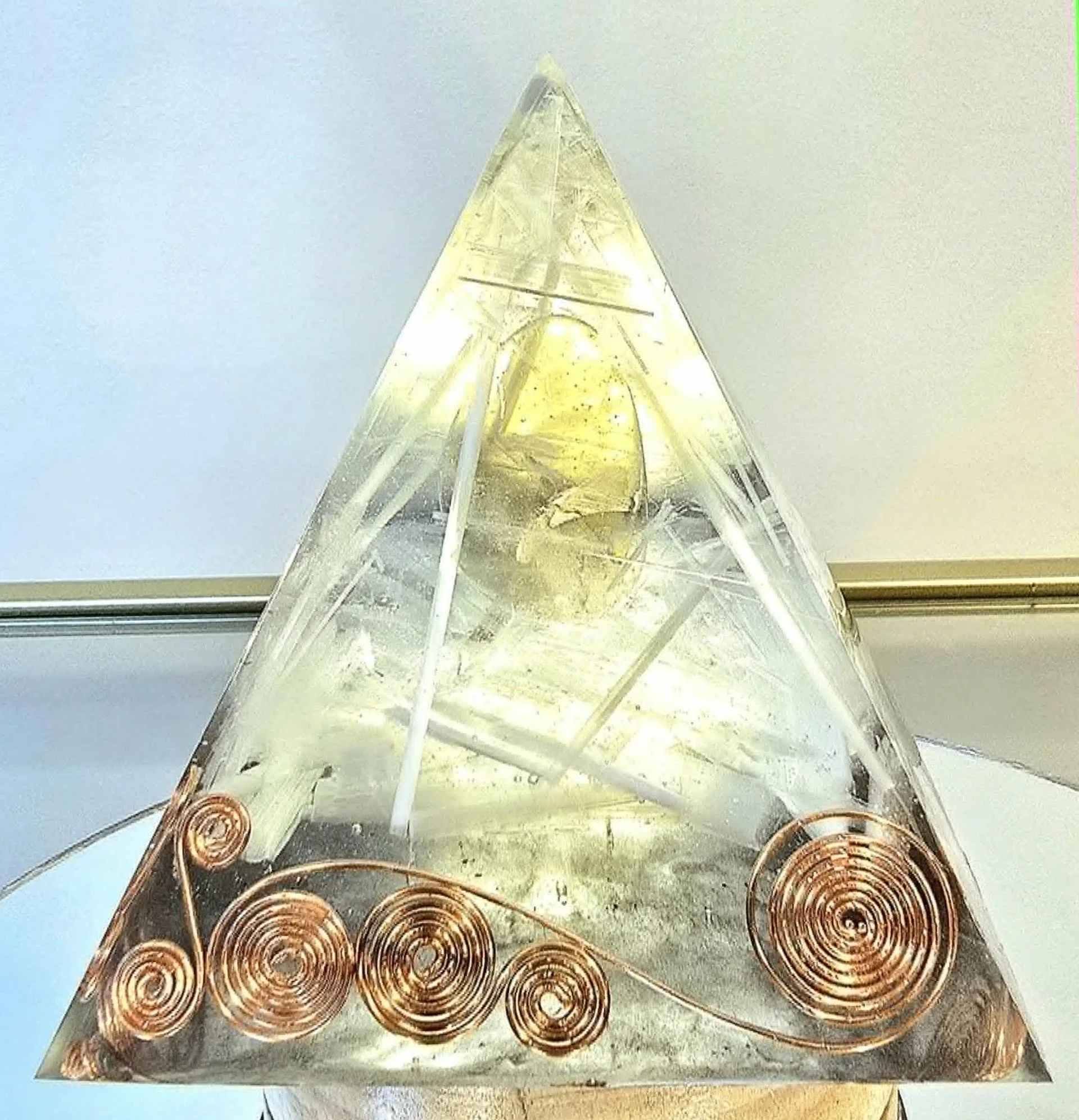 Pyramide Orgonite Quartz Fumé et Sélénite 4.jpg