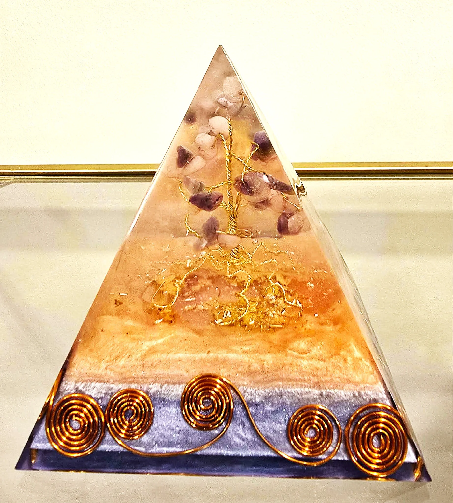 PYRAMIDE-ORGONITE-ARBRE-DE-VIE-AMETHYSTE-ET-QUARTZ-ROSE-1-CREATION-COCO-FAZETTE.jpg