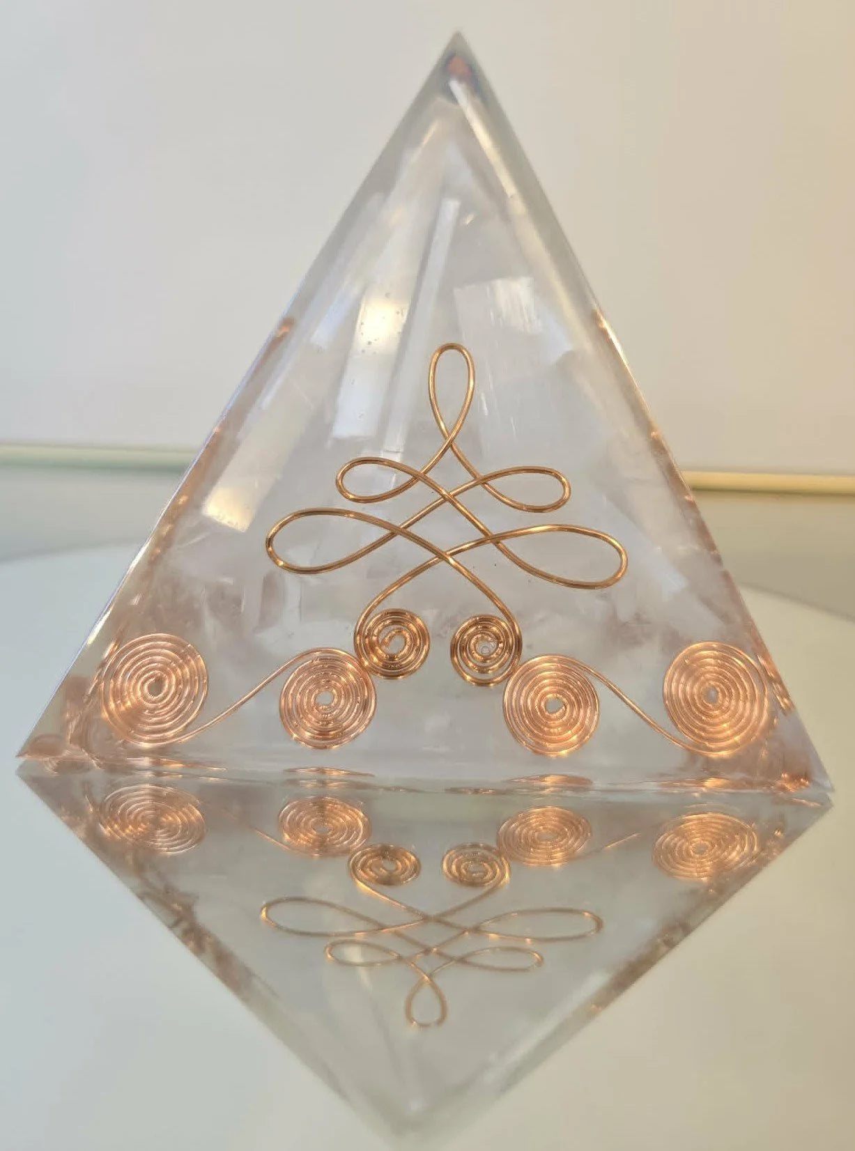 Pyramide Orgonite Sélénite 1.jpg
