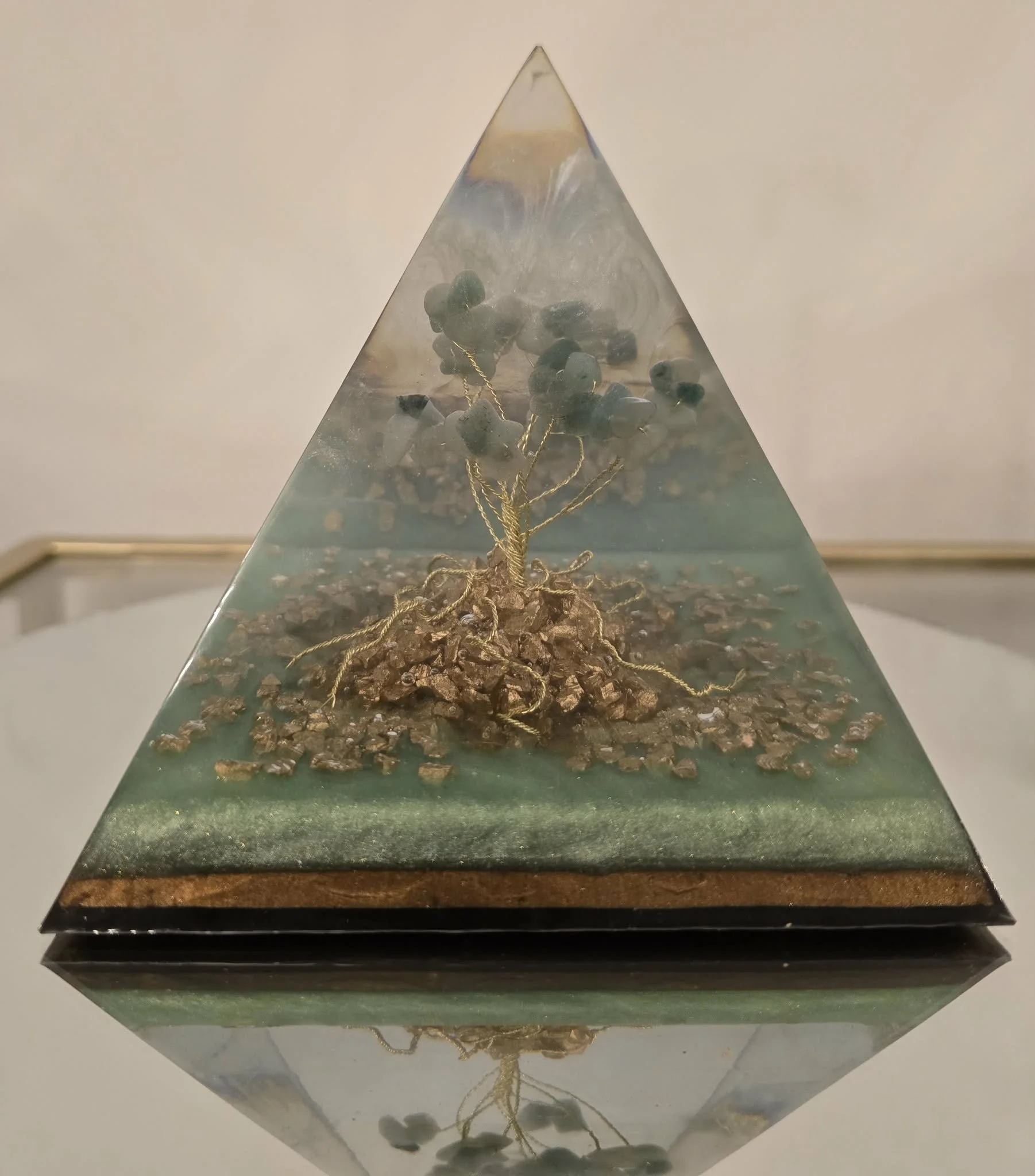 Pyramide-Orgonite-Arbre-de-Vie-Aventurine-2-Creation-COCO-Fazette.jpg