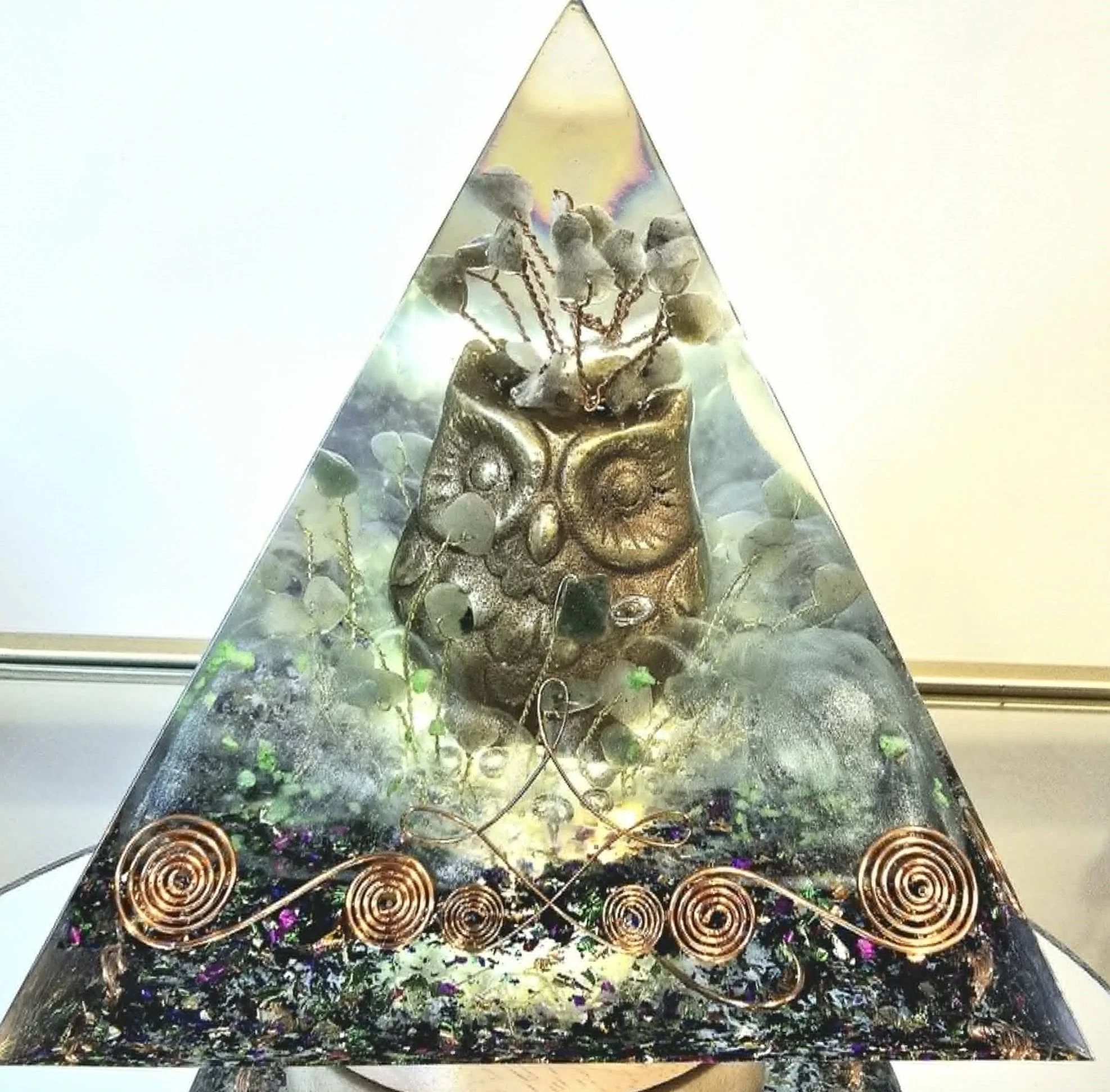 Pyramide Orgonite Hibou protection 2.jpg