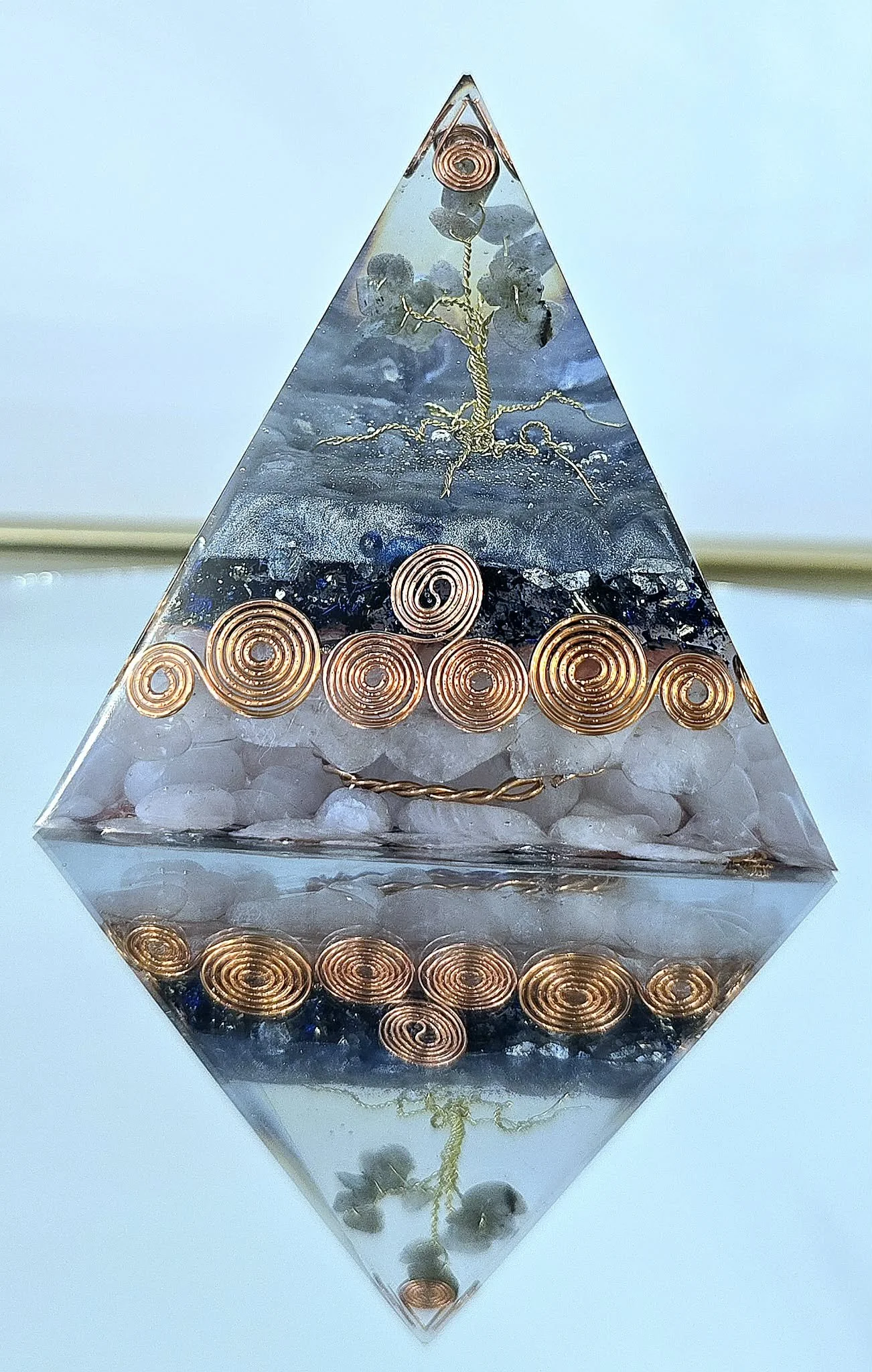 Pyramide Orgonite "LaboRose"
