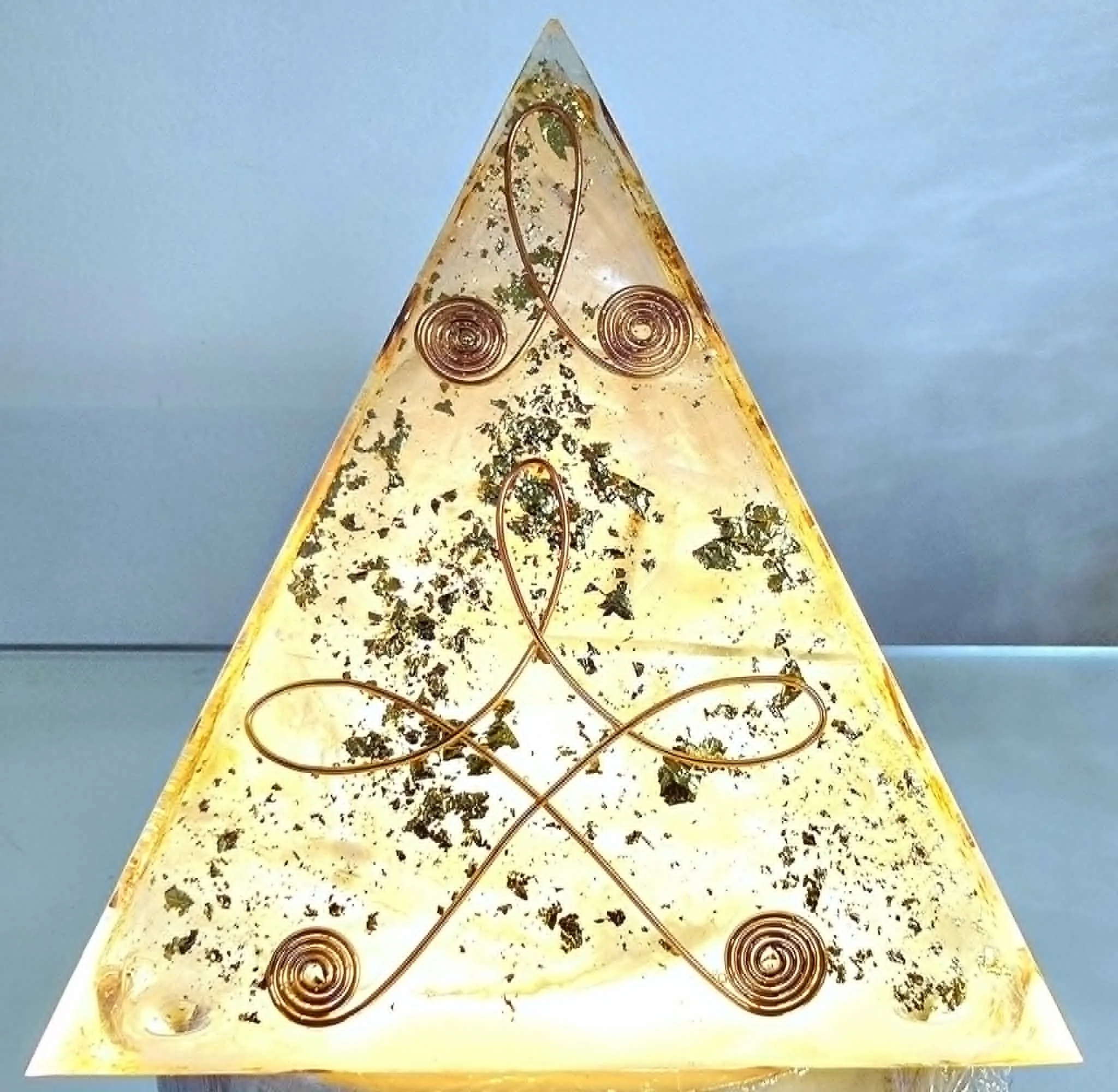 sélénite Or illuminée par COCO Fazette.jpg