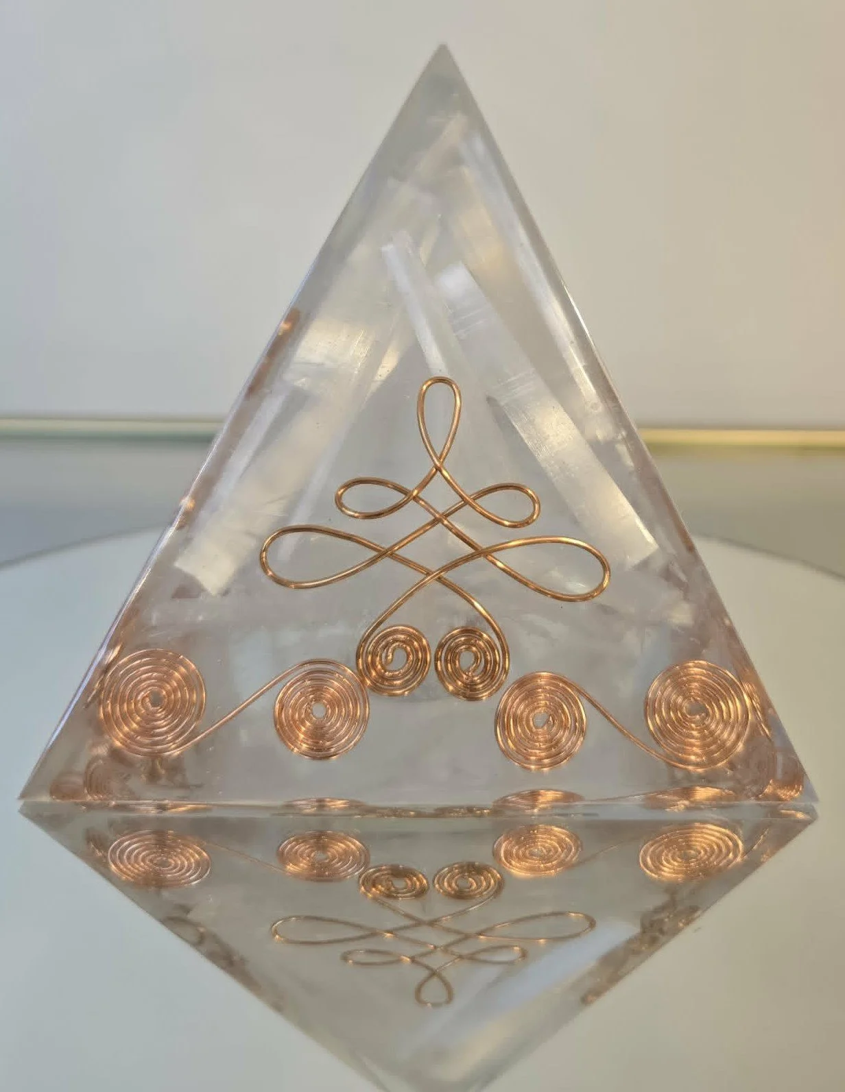 Pyramide Orgonite Sélénite 3.jpg