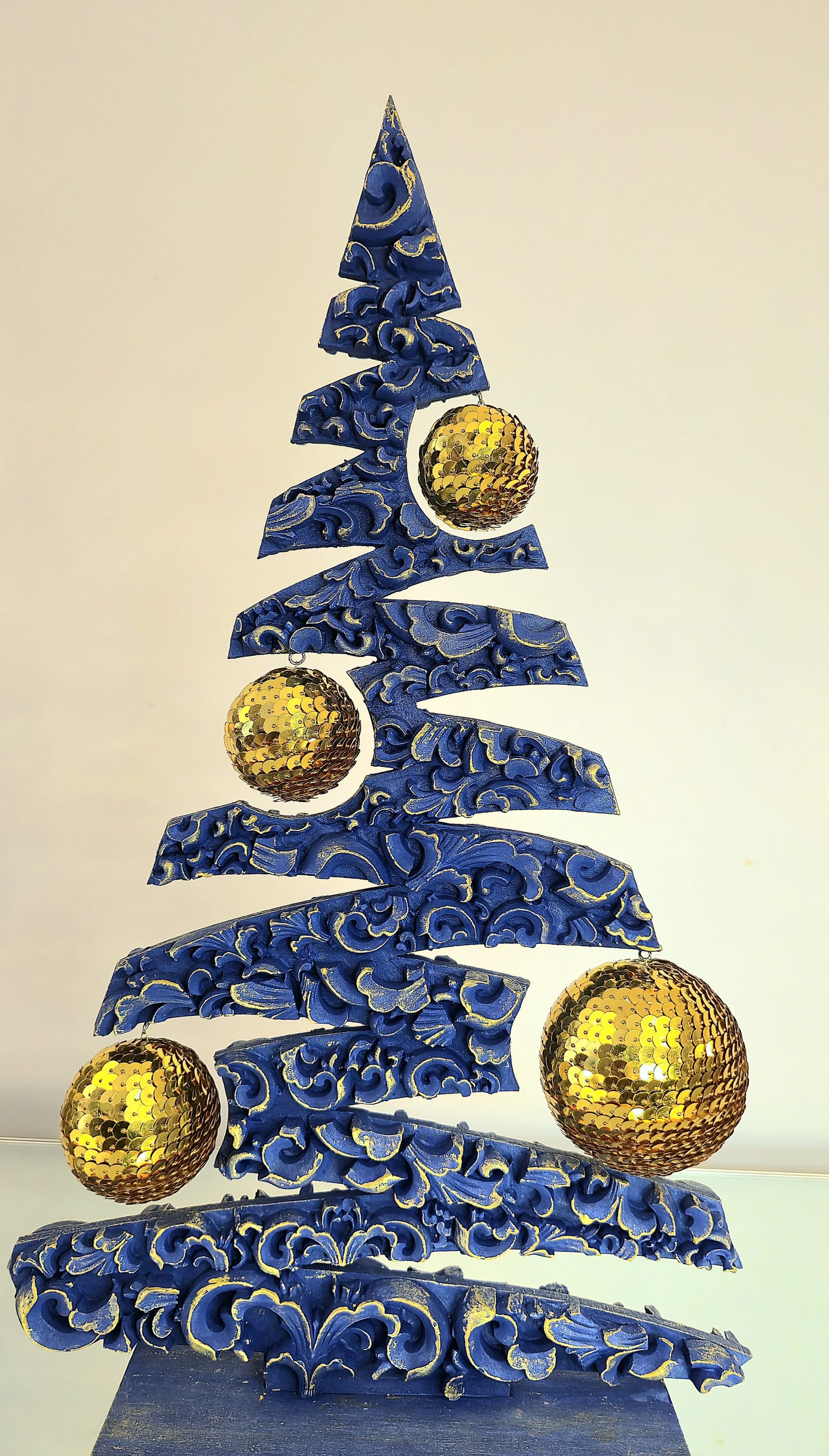 Sapin en Bois à Relief à 4 Boules Houx