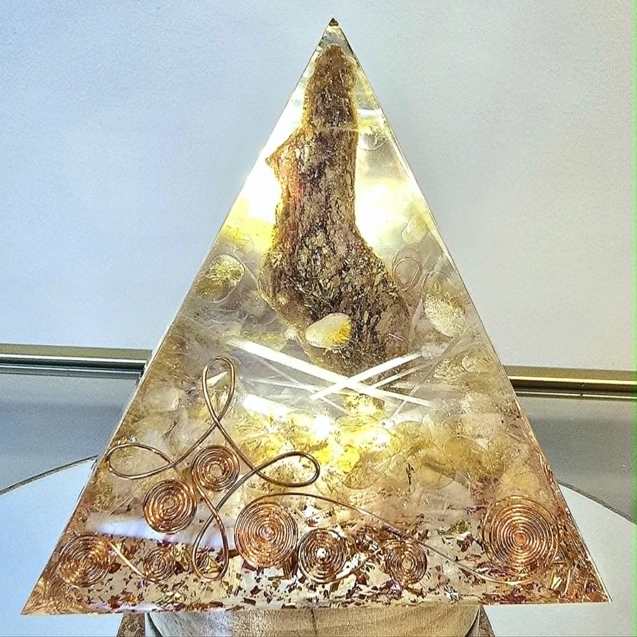 Pyramide Énergétique Orgonite Revitalisante