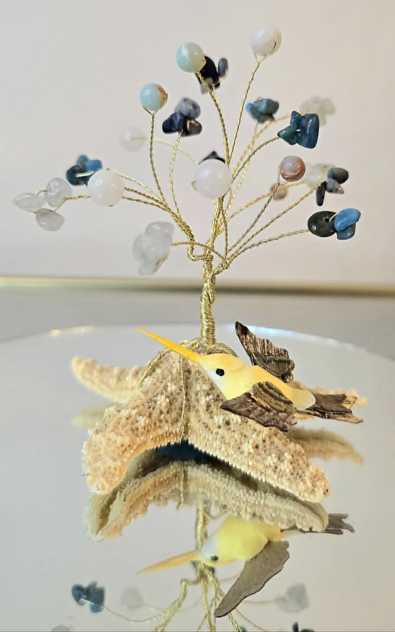 Apatite aigue marine et quartz sur étoile de mer.jpg