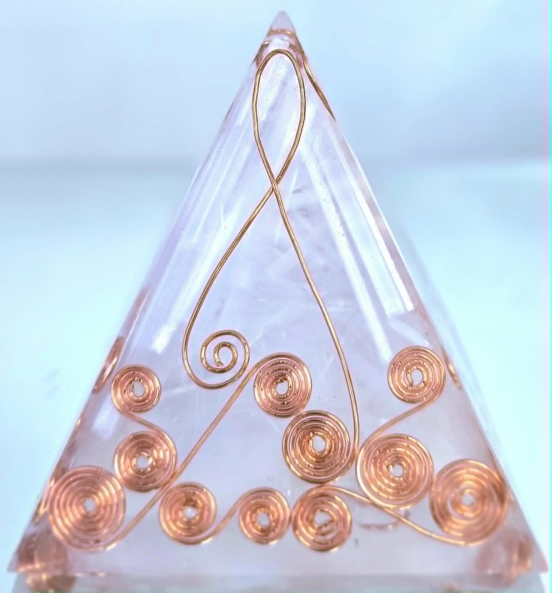Pyramide Orgonite Sélénite Purifiante