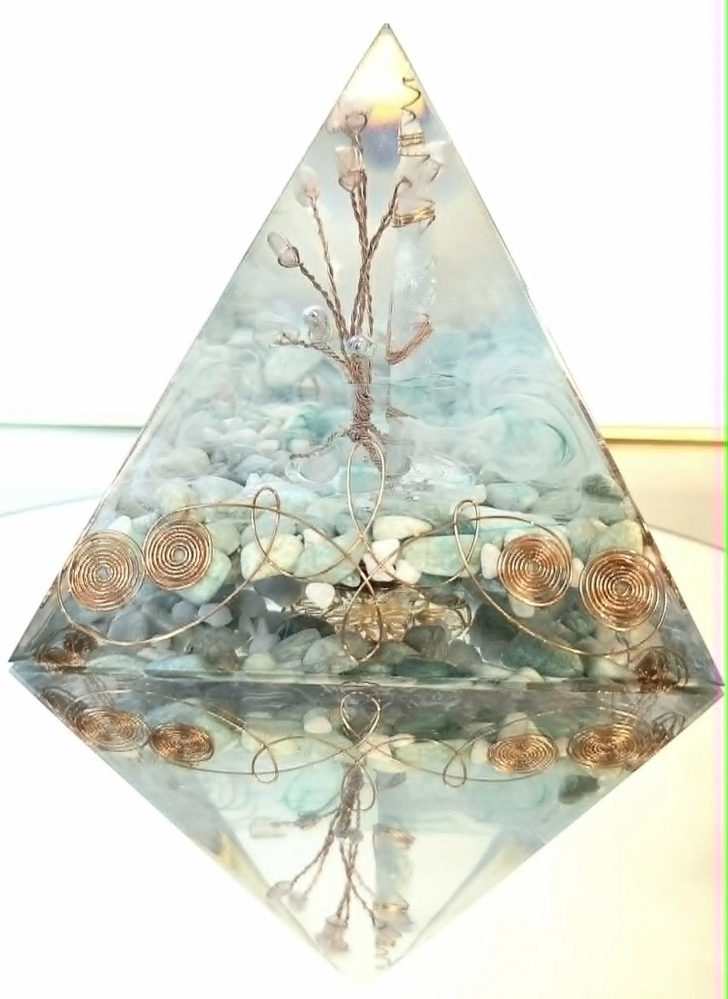 Pyramide Orgonite Aigue Marine, Amazonite, Quartz Rose et Hématite 3.jpg