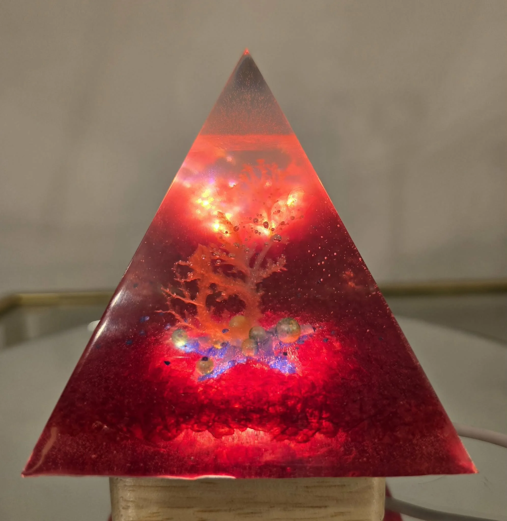 Pyramide-Orgonite-Decorative-Mediteraneene-Illuminee-Creation-COCO-Fazette.jpg