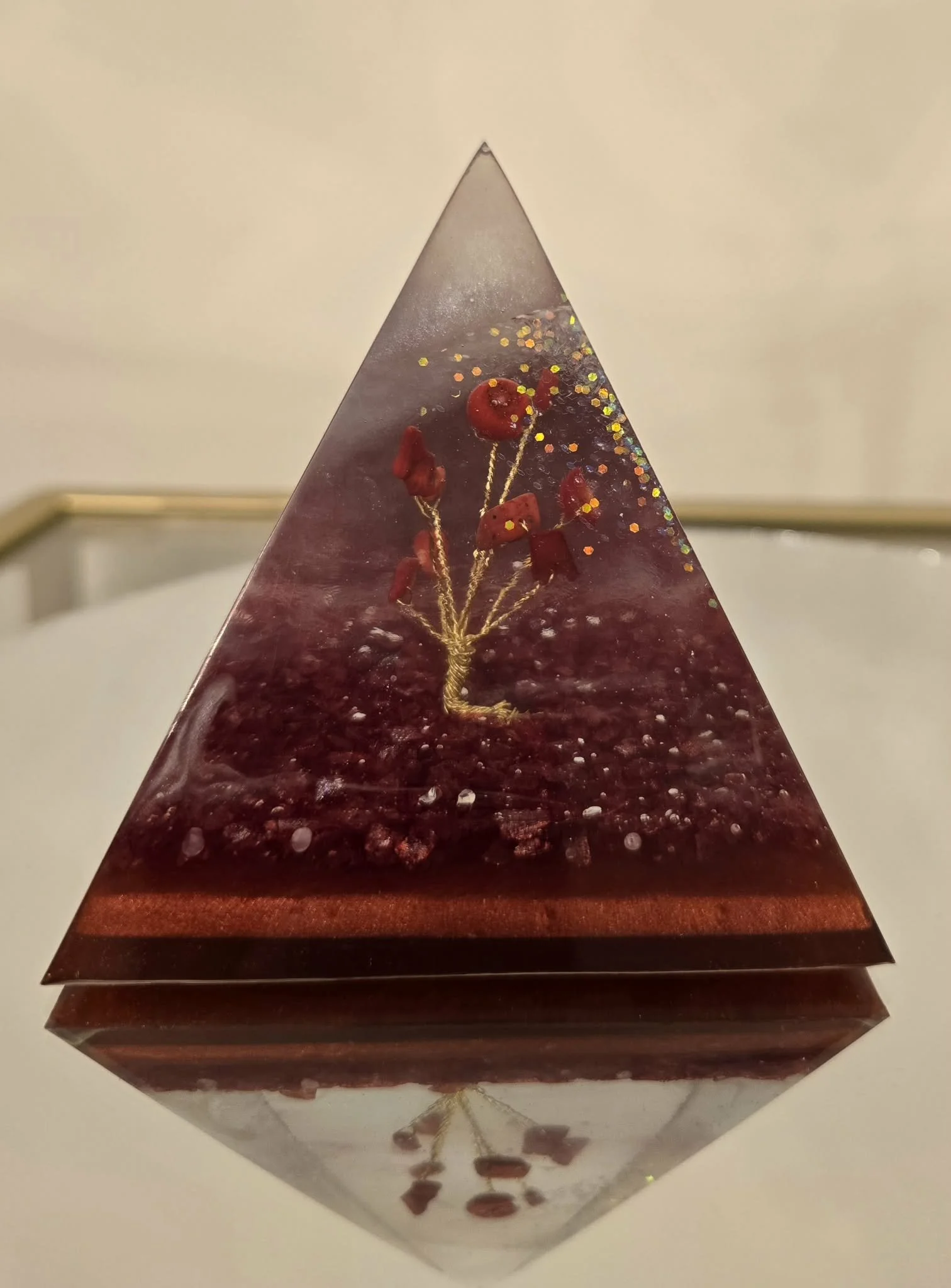 Pyramide Orgonite Corail