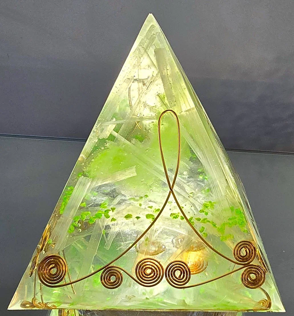Pyramide d'Orgonite « Souffle Végétal »