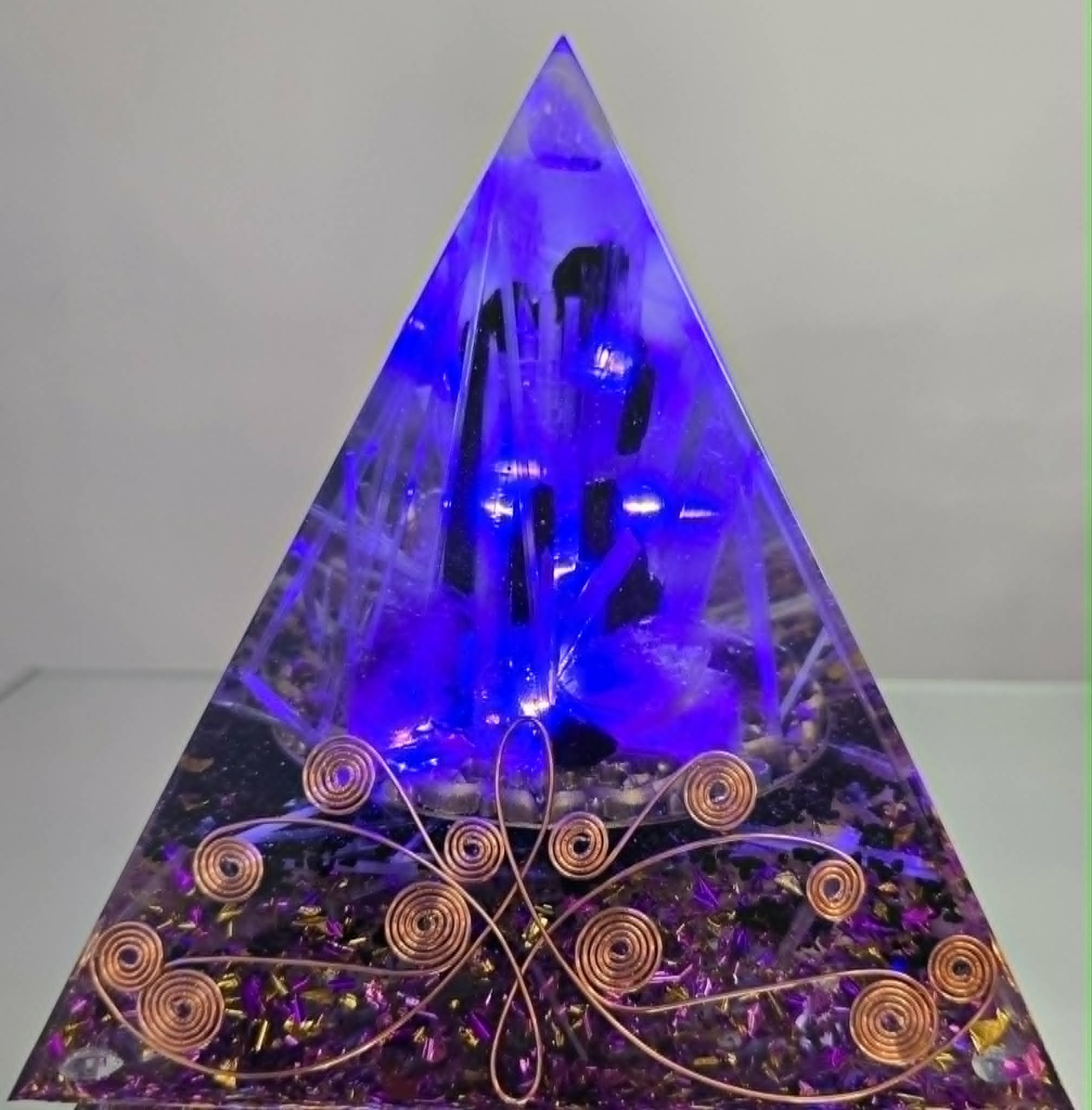 Améthyste, Tourmaline et Sélénite illuminée par COCO Fazette.jpg