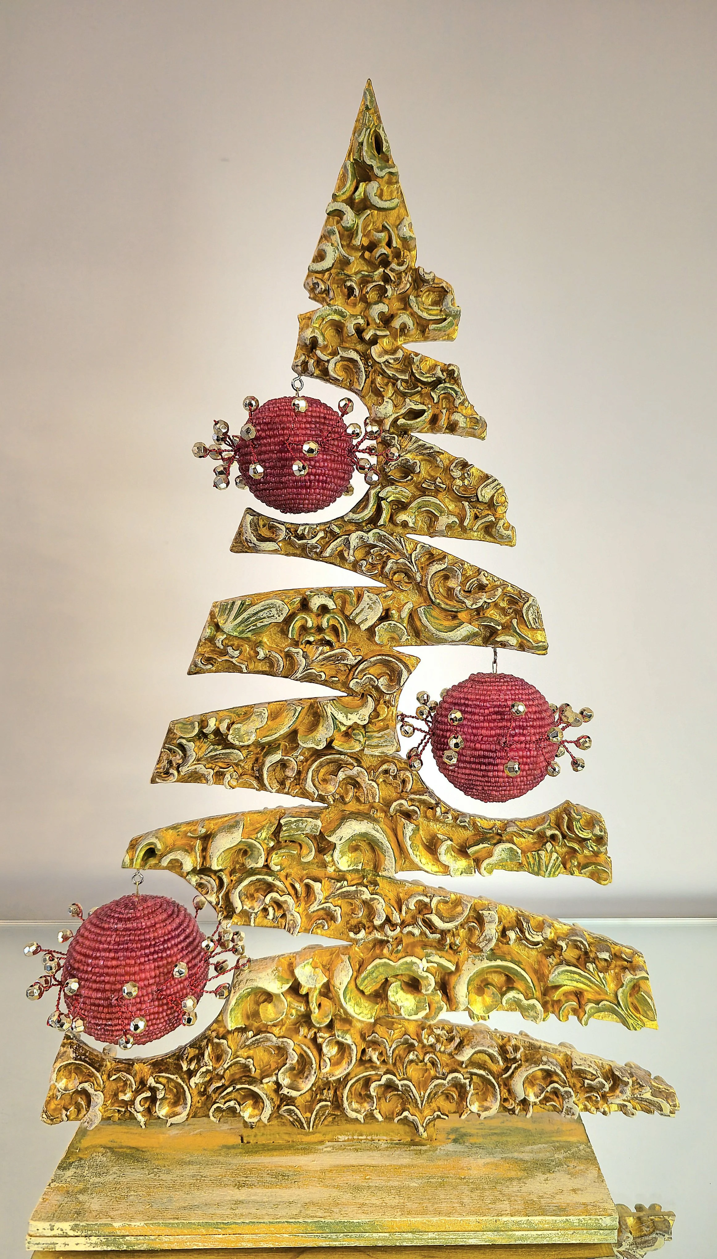 Sapin en Bois à Relief à 3 Boules Halo