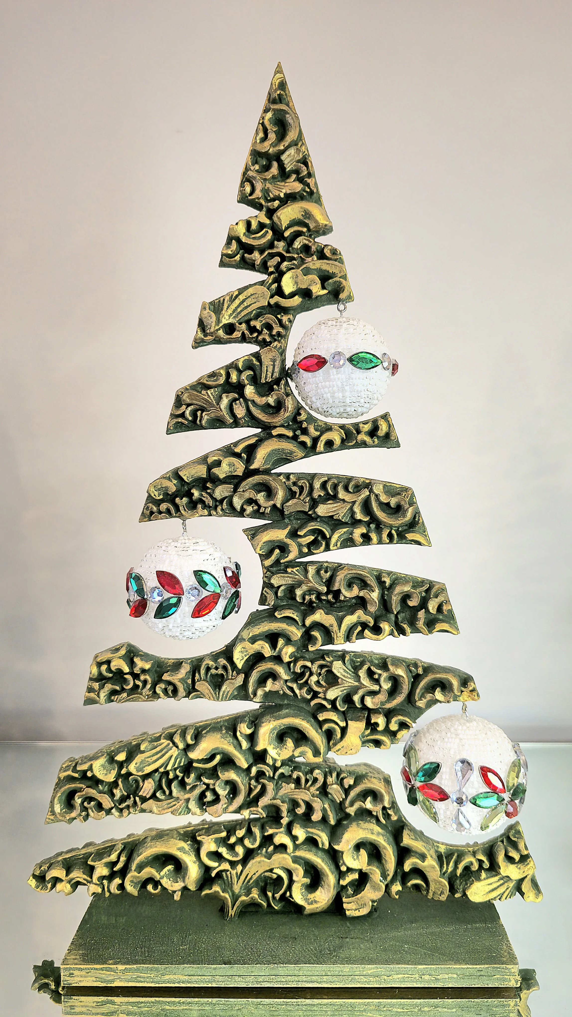 Sapin en Bois à Relief 3 Boules Britney