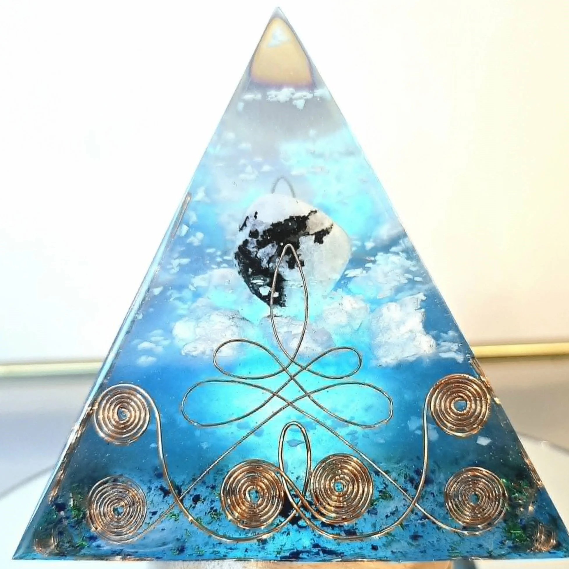 Pyramide Énergétique en Pierre de Lune