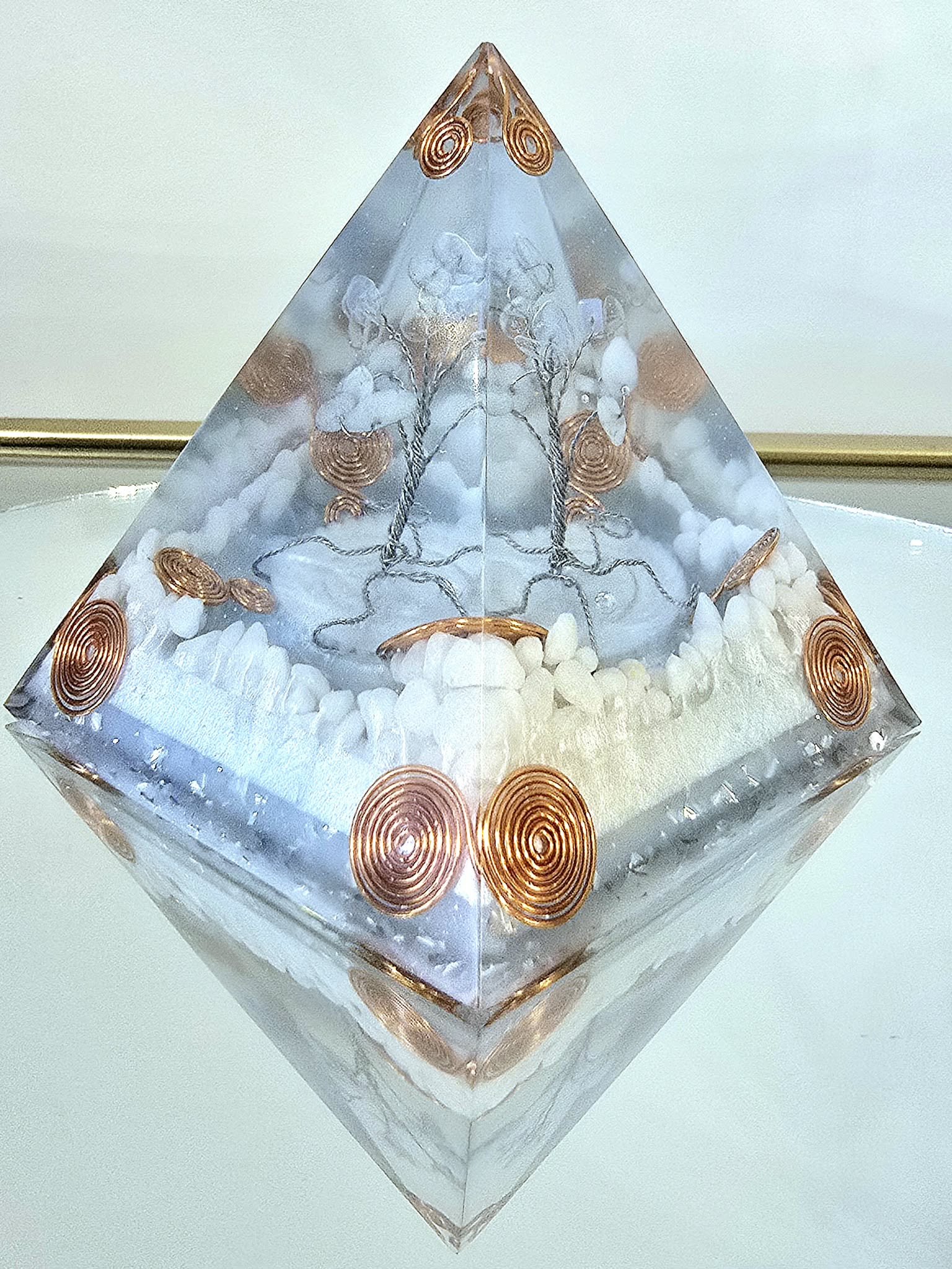 PYRAMIDE-ORGONITE-ARBRE-DE-VIE-D-AIGUE-MARINE-ET-D-OPALE-CREATION-COCO-FAZETTE.jpg